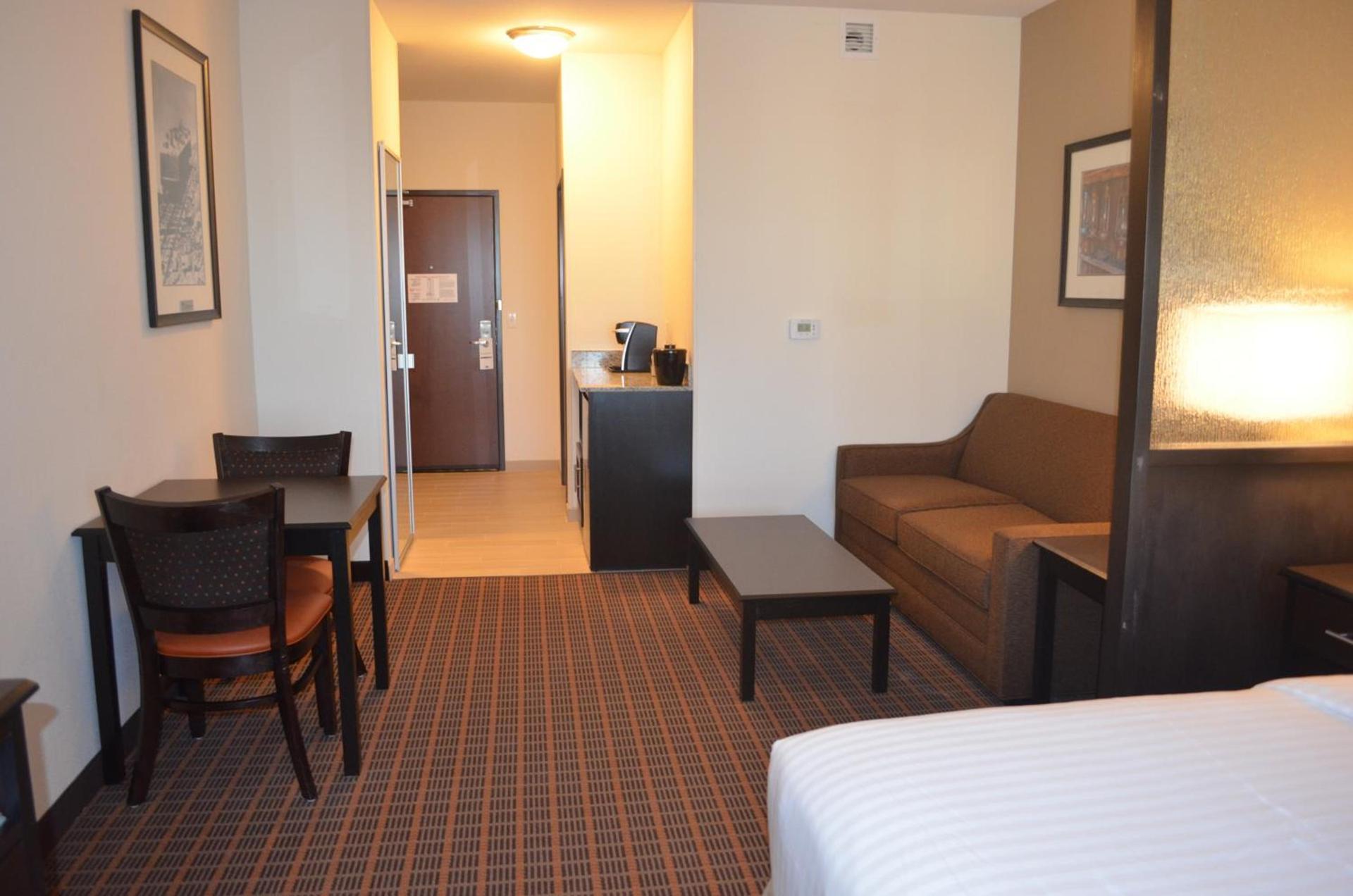 Holiday Inn Express & Suites Golden by IHG photo 2