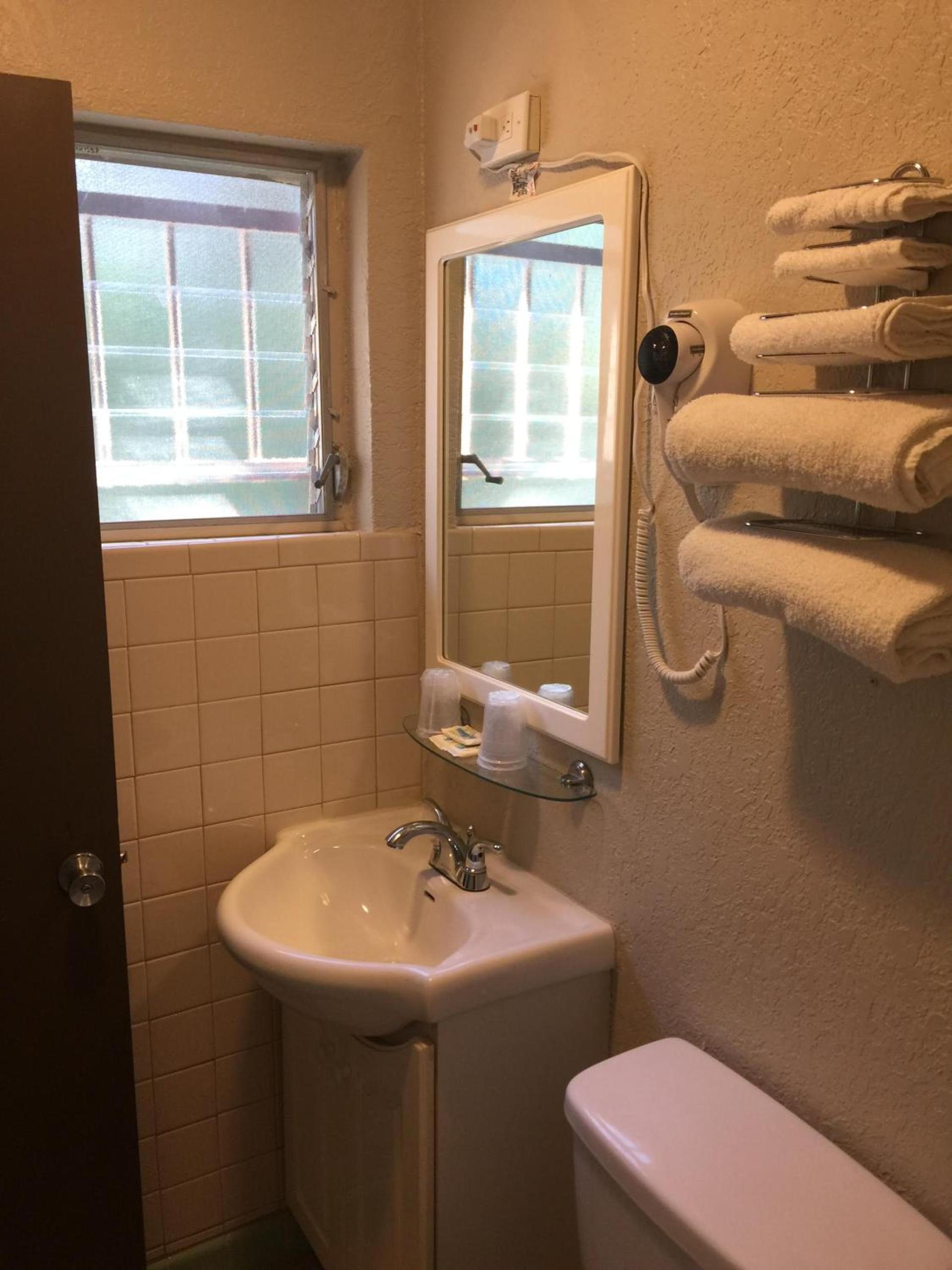 Campbell Motel photo 15