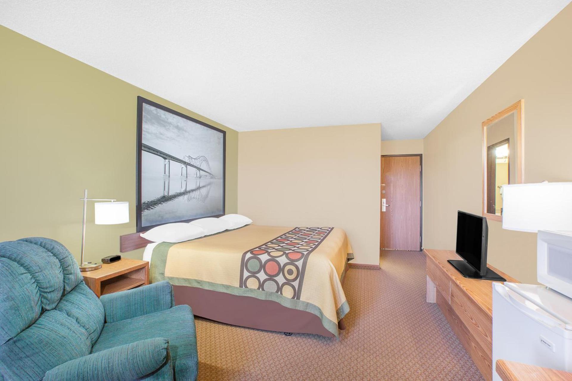 Super 8 by Wyndham Mt Pleasant photo 18