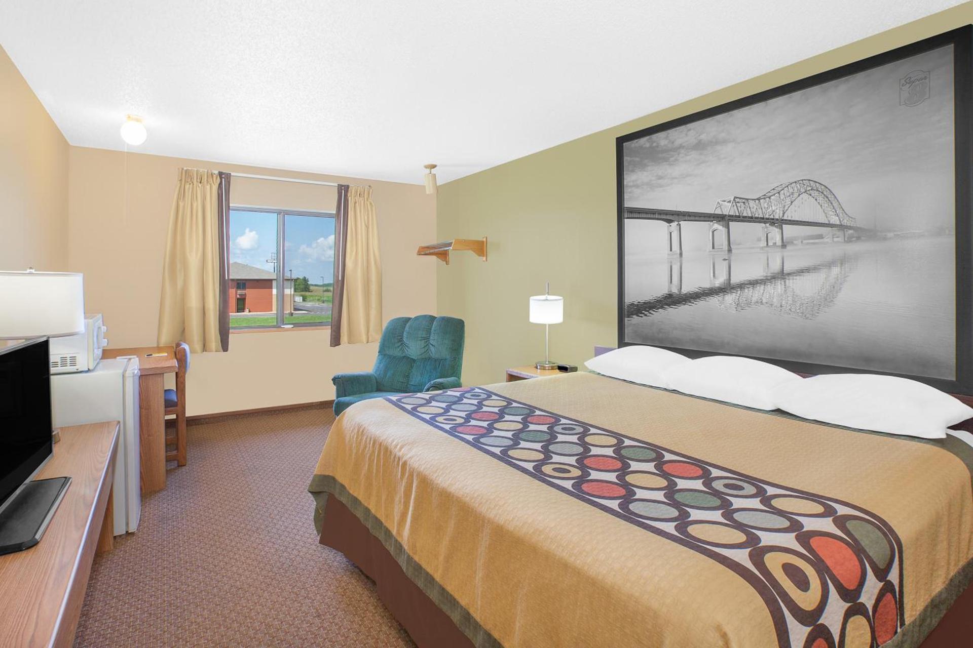 Super 8 by Wyndham Mt Pleasant photo 17