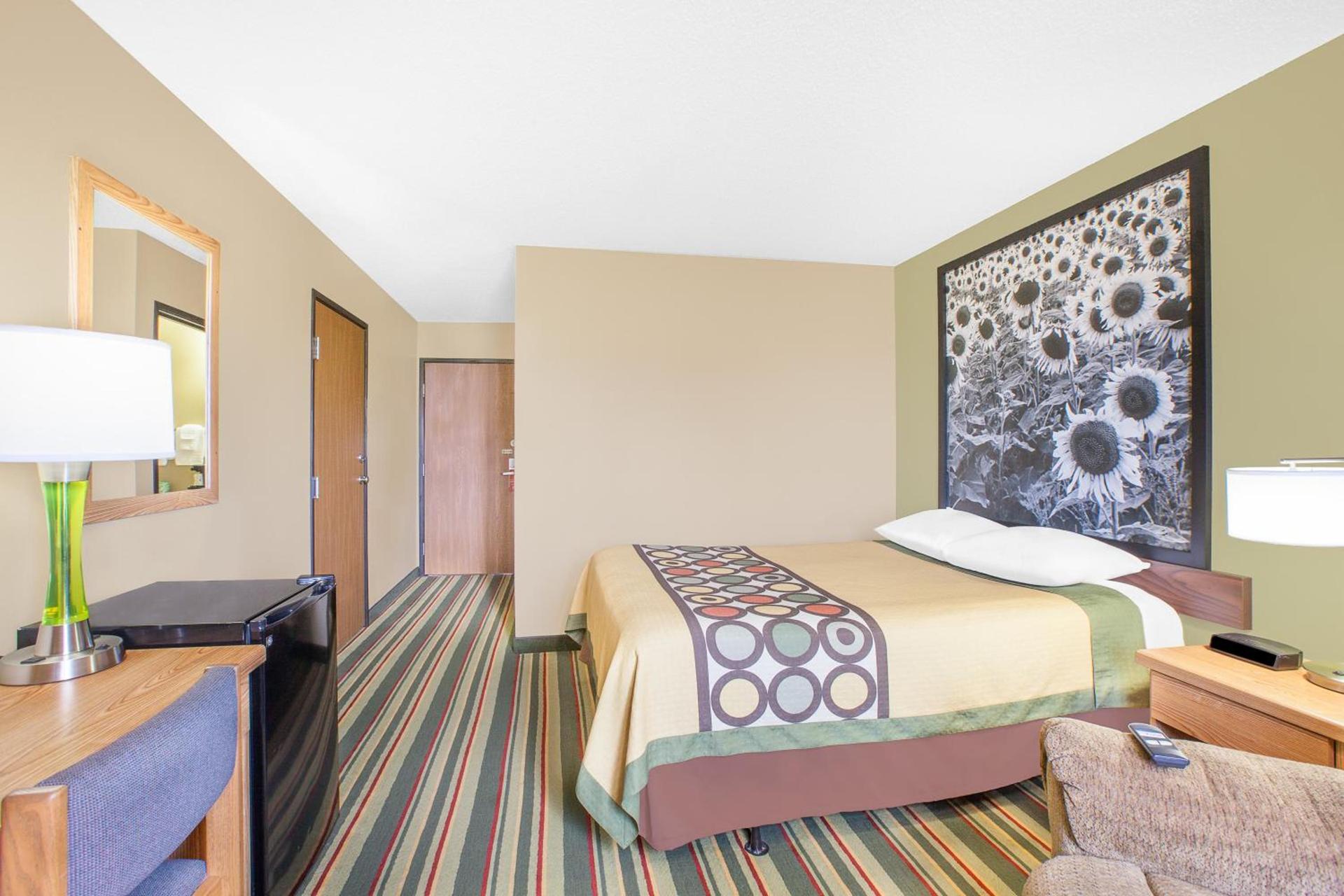 Super 8 by Wyndham Mt Pleasant photo 27