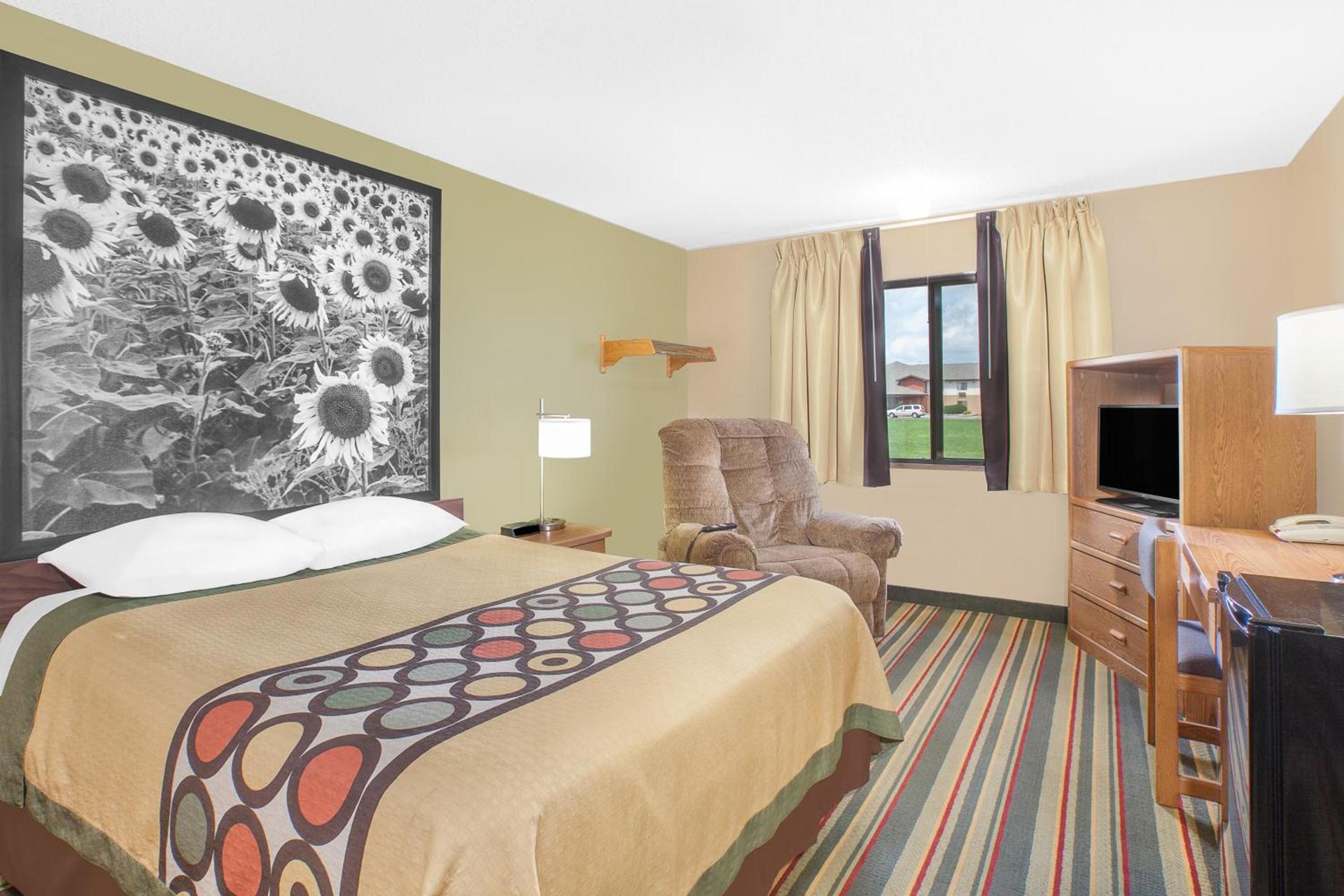 Super 8 by Wyndham Mt Pleasant photo 22