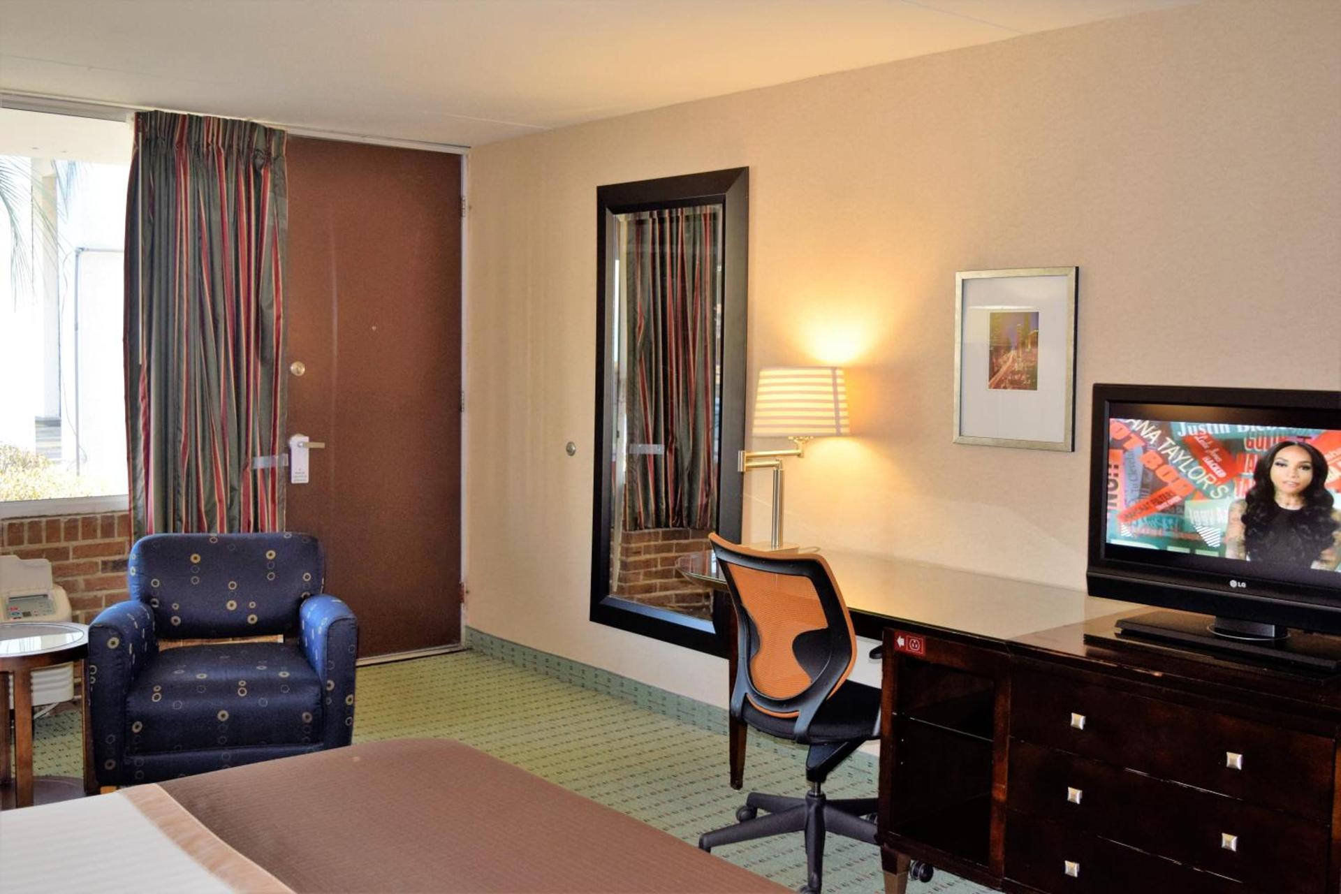Landmark Inn photo 25