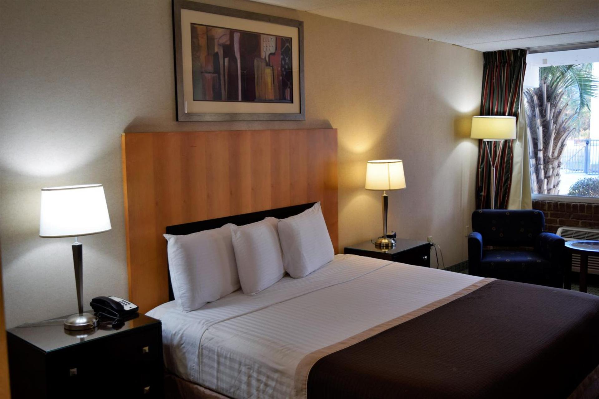 Landmark Inn photo 26