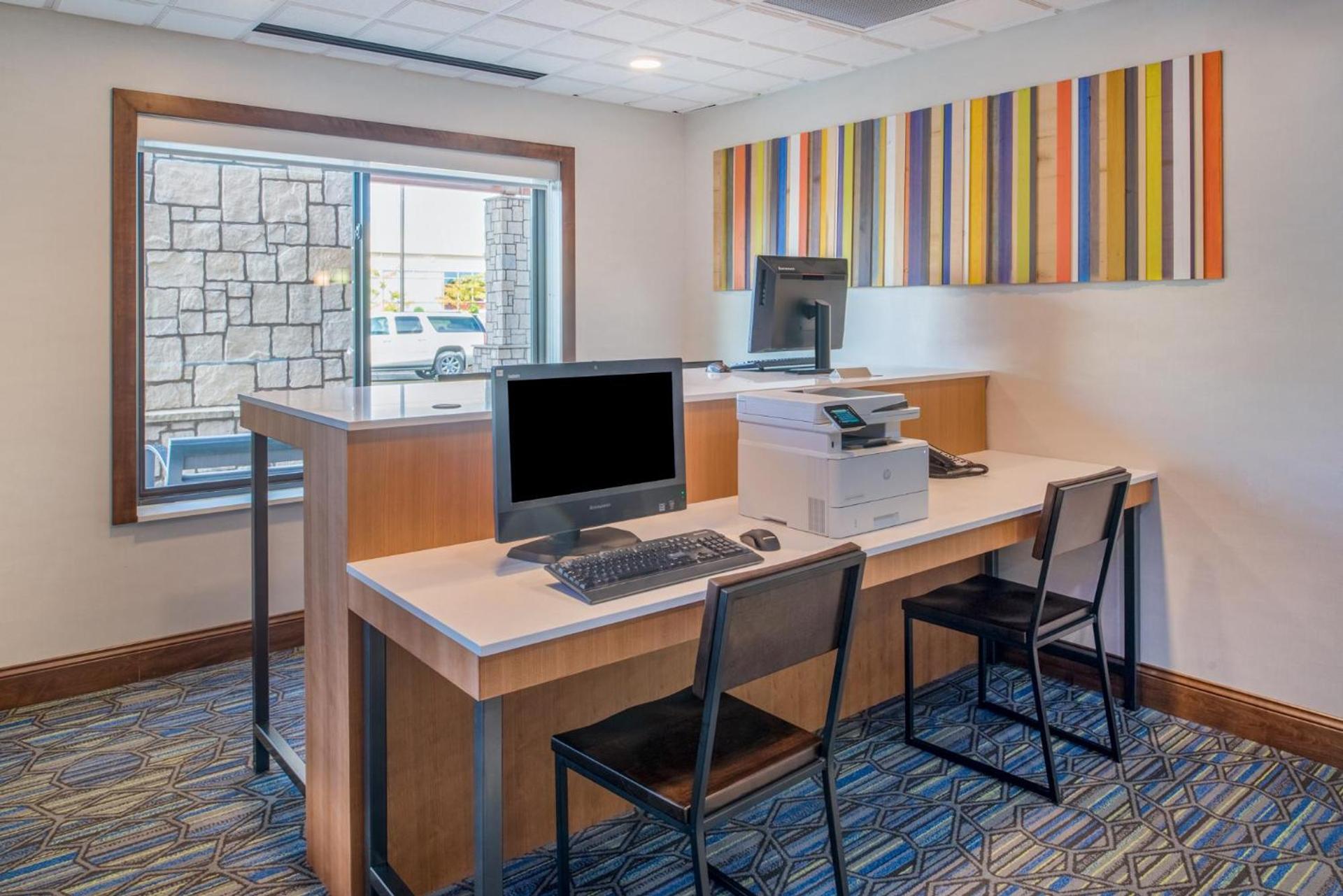 Holiday Inn Express Hotel & Suites Bismarck by IHG photo 3