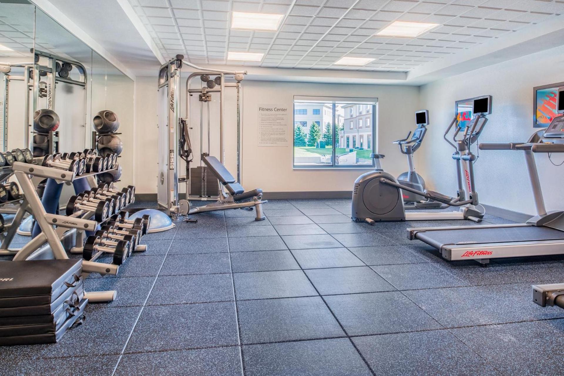 Holiday Inn Express Hotel & Suites Bismarck by IHG photo 5