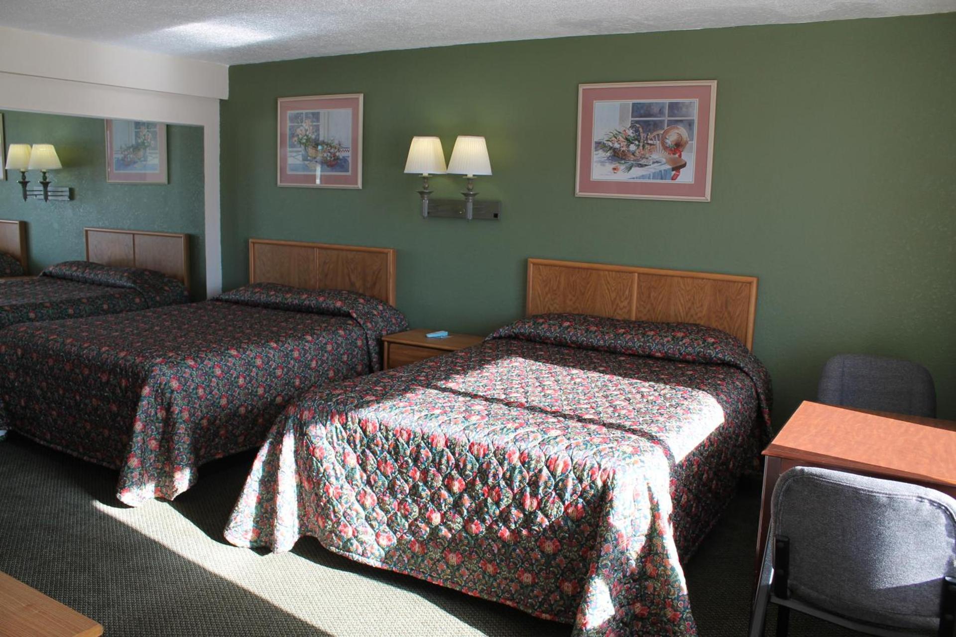 American Motor Inn - Rock Island photo 16
