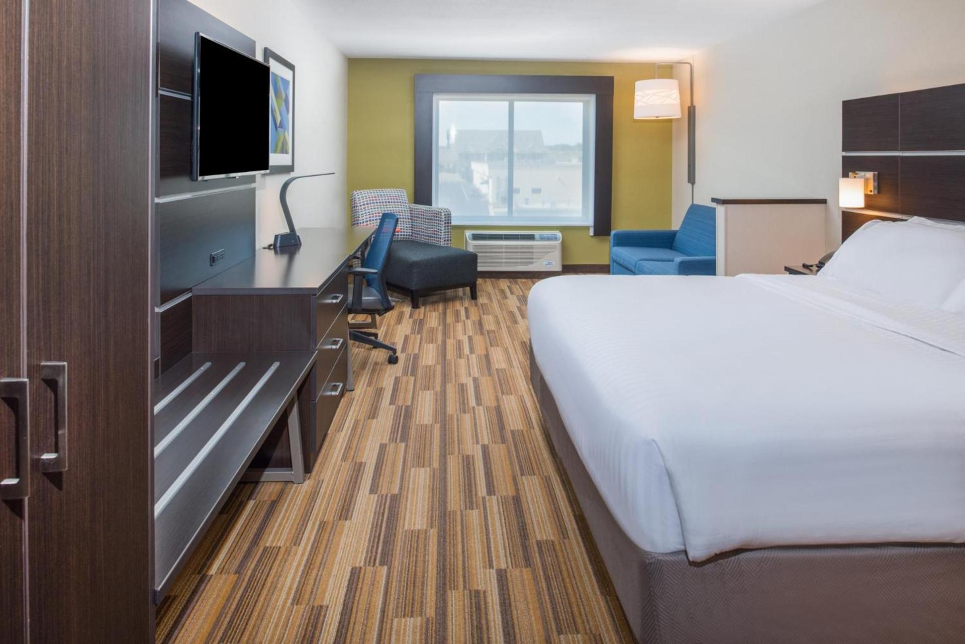 Holiday Inn Express Hotel & Suites Bismarck by IHG photo 6