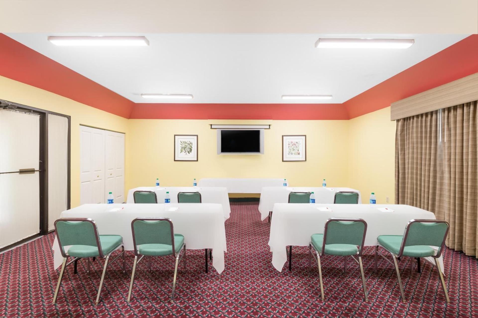 Ramada by Wyndham Vandalia photo 7