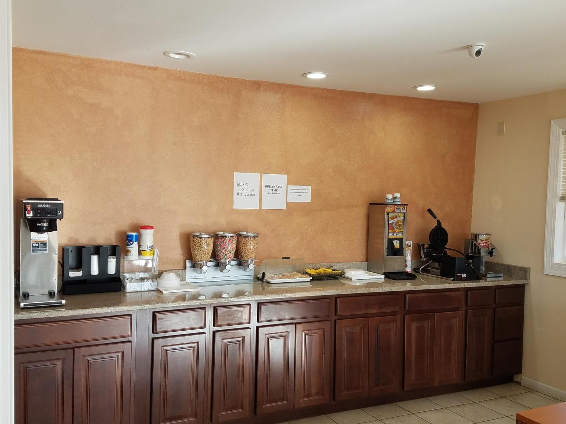 Americas Express Inn South Hill photo 8