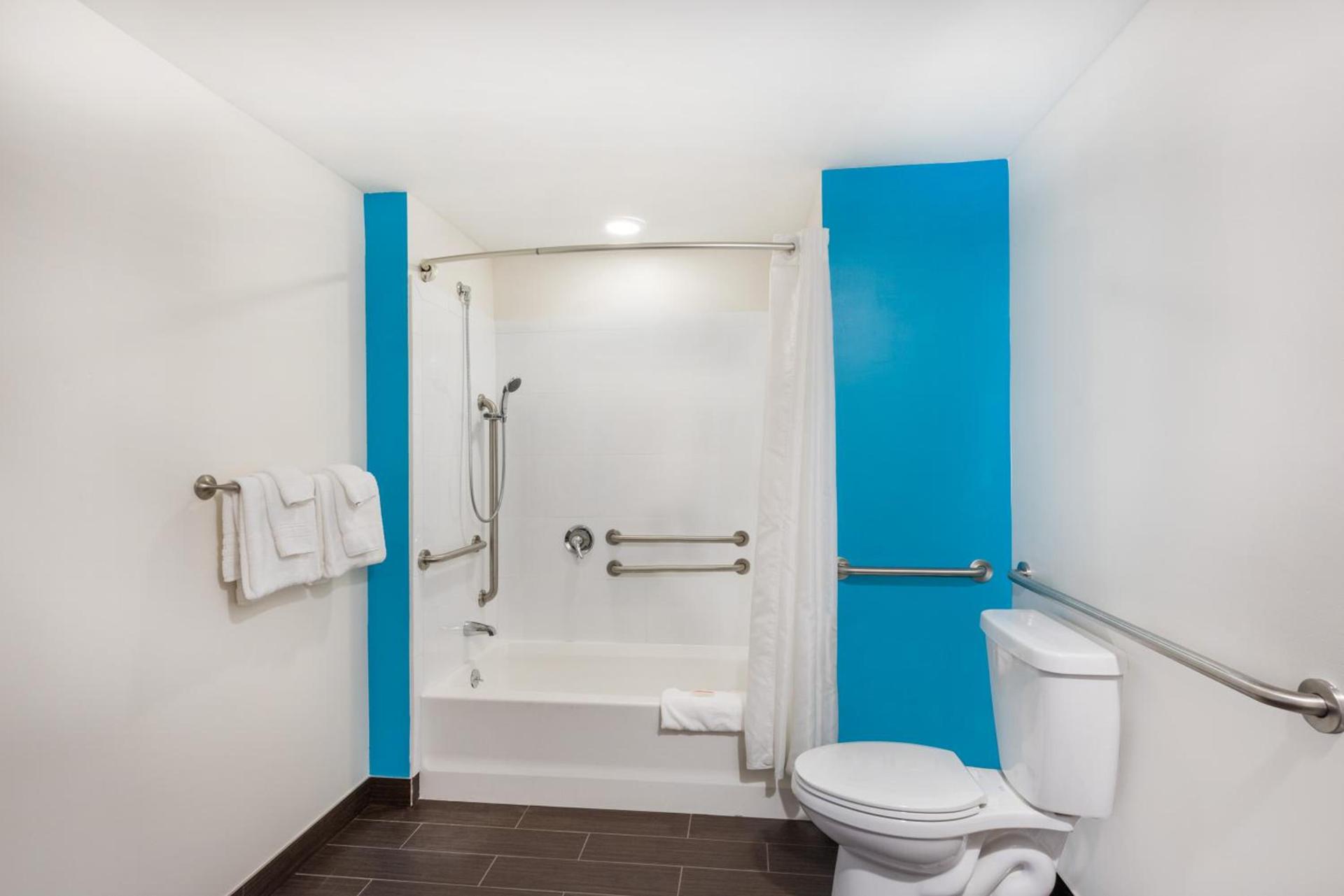 Howard Johnson by Wyndham Quincy/ Boston photo 27