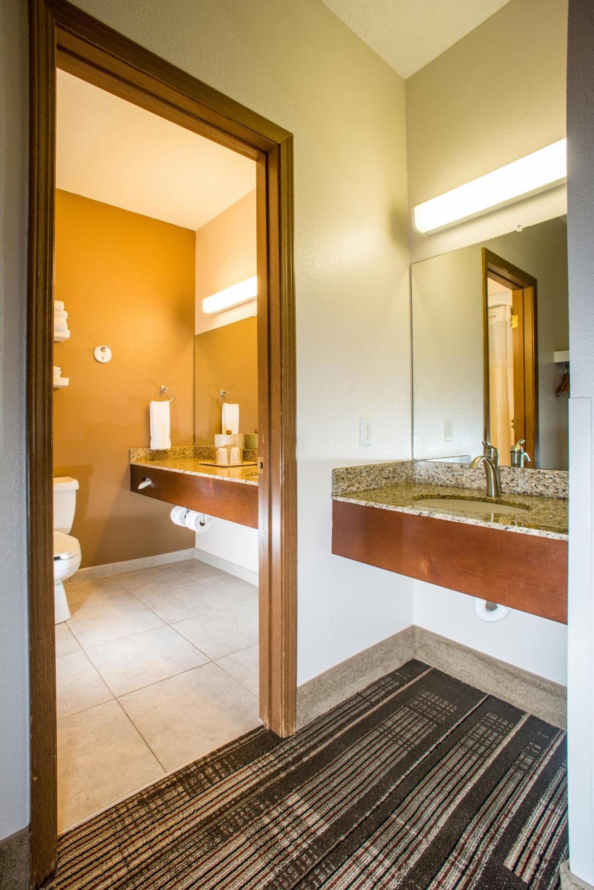 Northfield Inn Suites and Conference Center photo 36