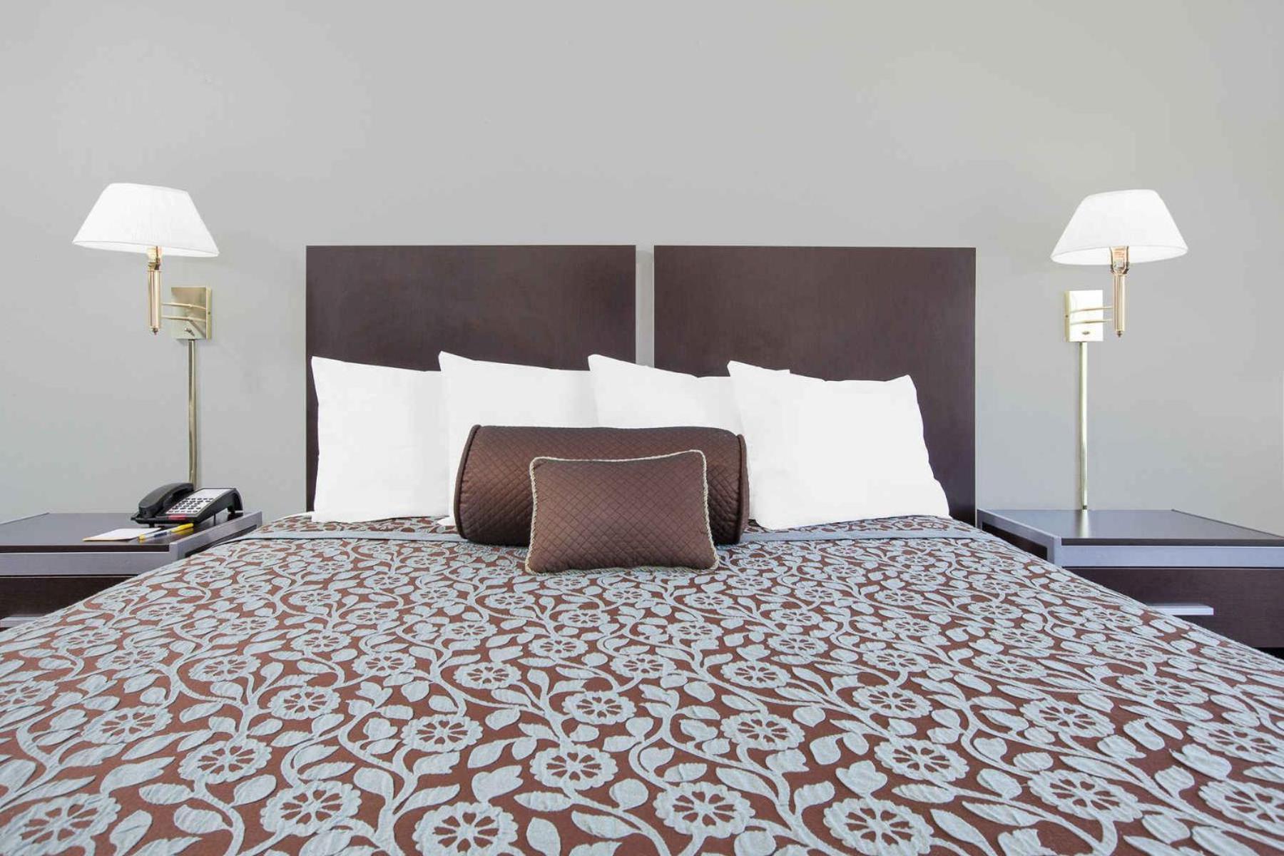 Days Inn by Wyndham Market Center Dallas Love Field photo 4