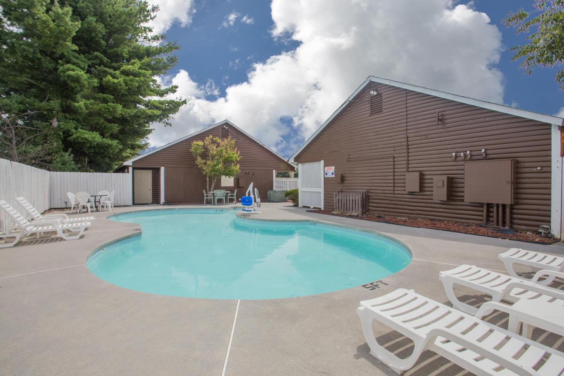 Super 8 by Wyndham Christiansburg photo 67