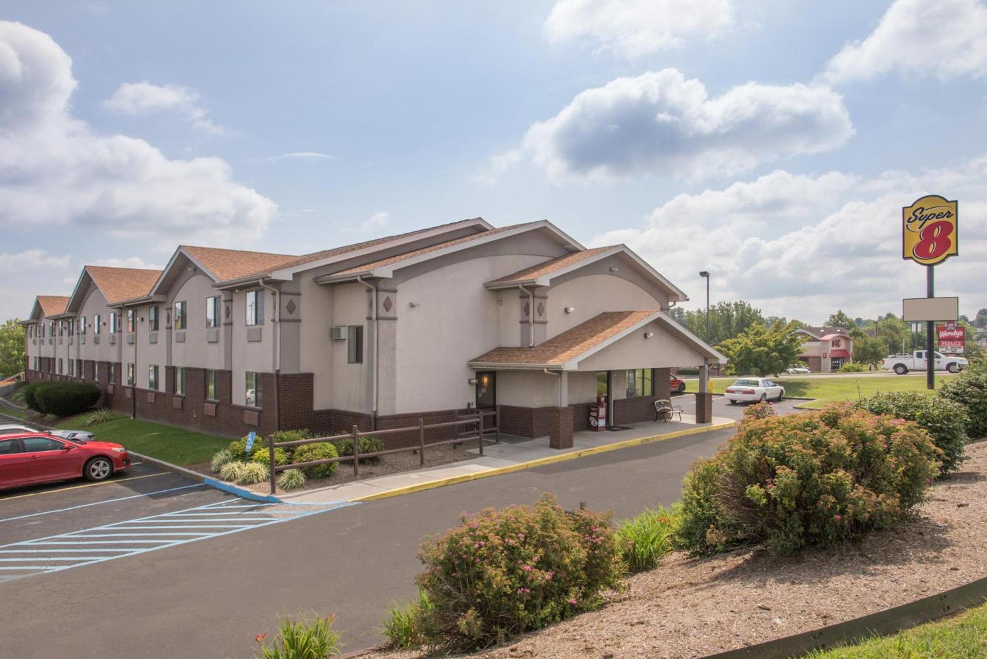 Super 8 by Wyndham Christiansburg/Blacksburg Area photo 16