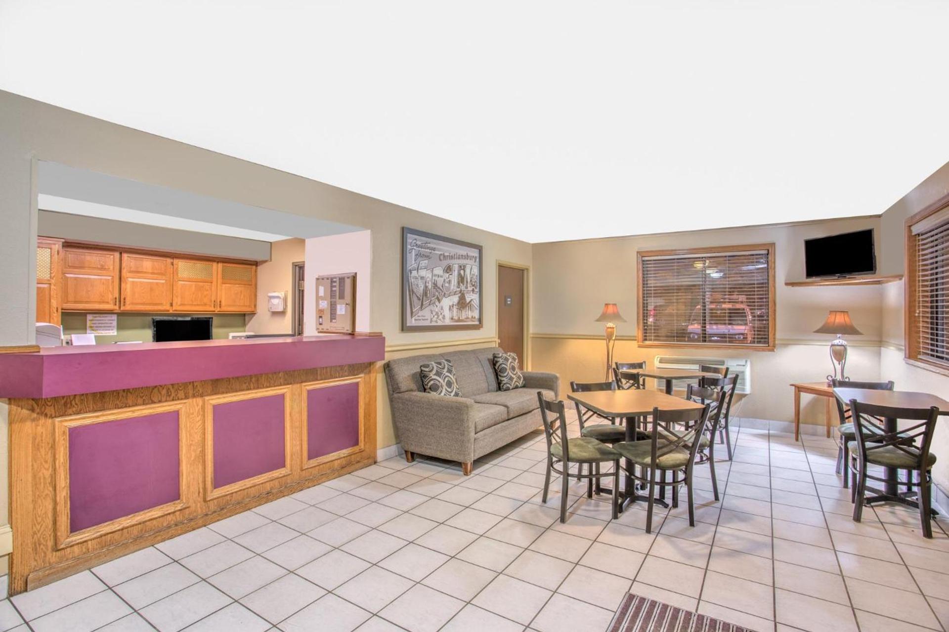 Super 8 by Wyndham Christiansburg/Blacksburg Area photo 14