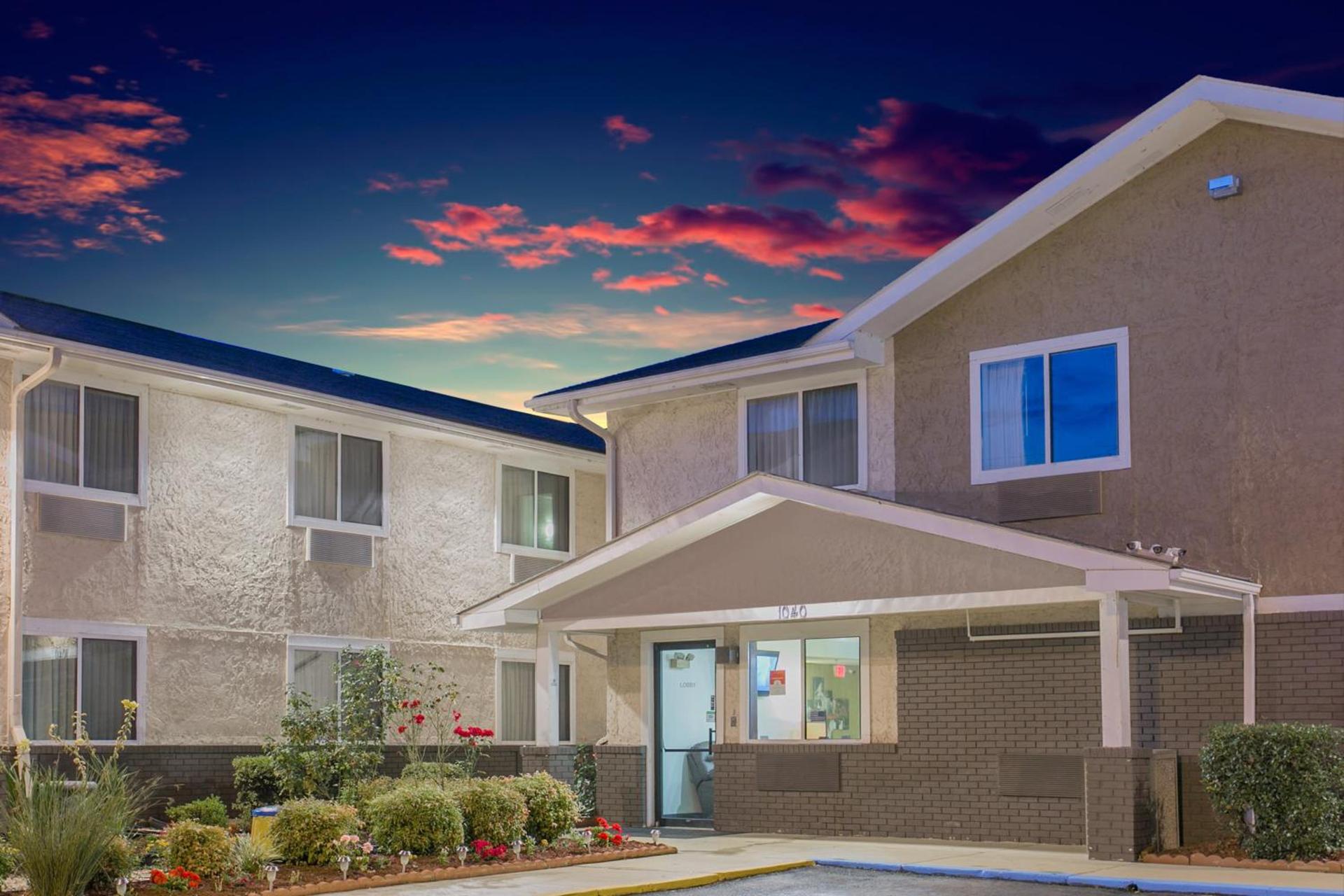 Super 8 by Wyndham South Boston VA photo 20