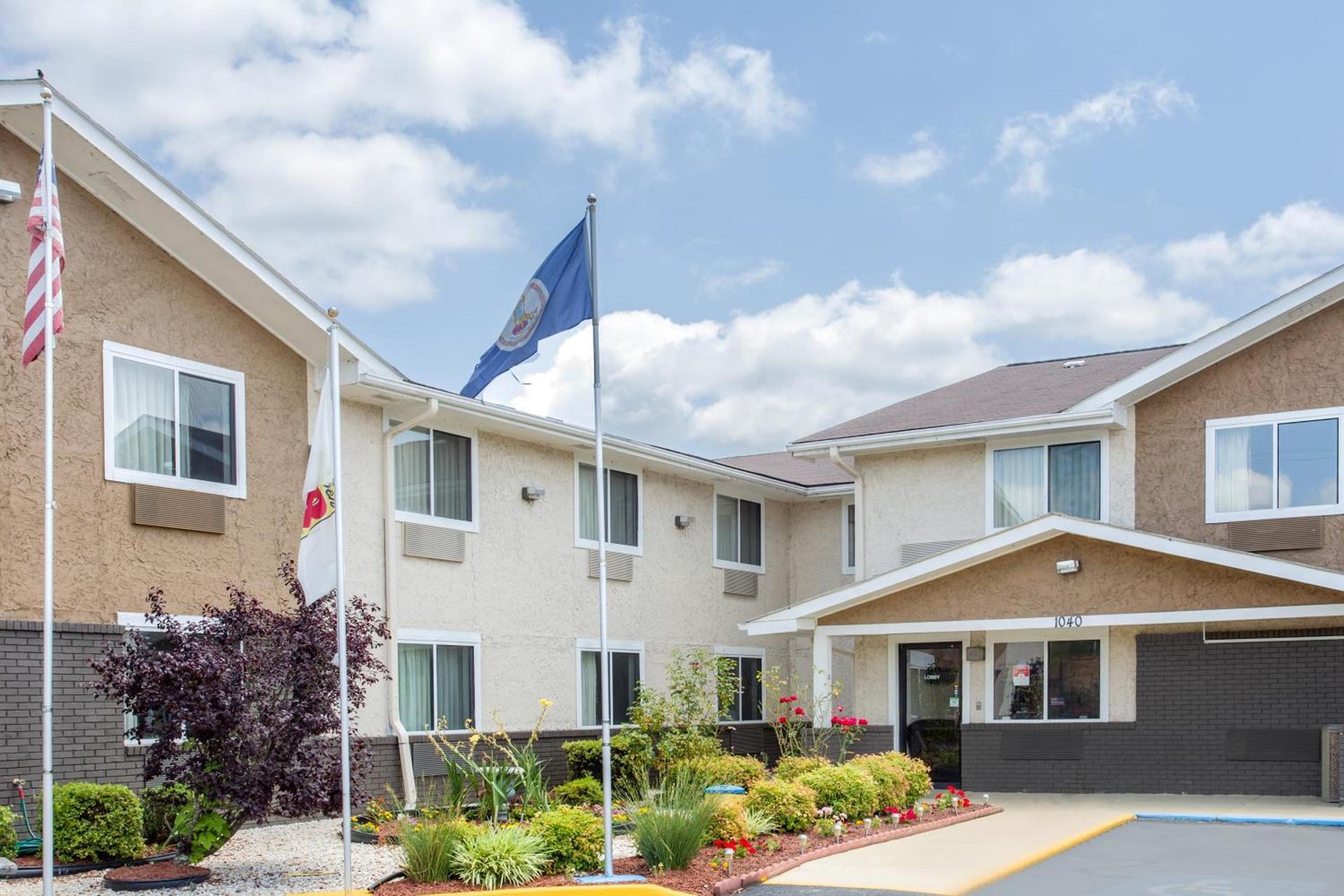 Super 8 by Wyndham South Boston VA photo 19