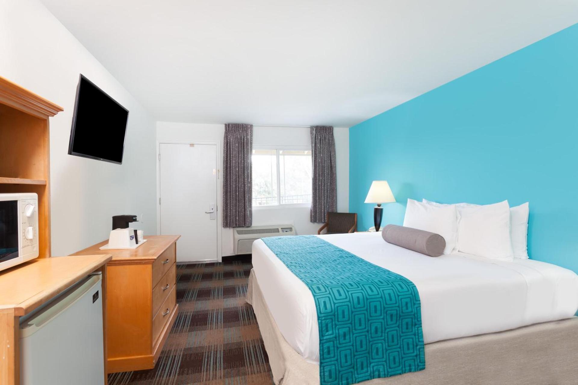 Howard Johnson by Wyndham San Diego Hotel Circle photo 30