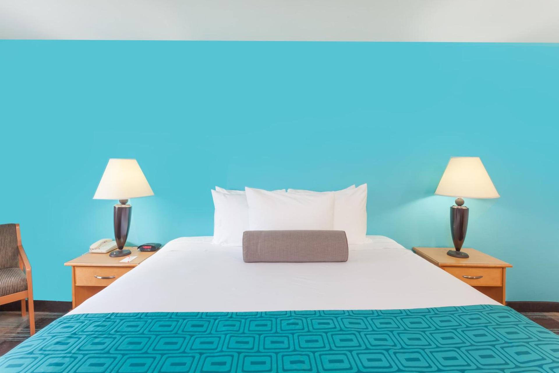Howard Johnson by Wyndham San Diego Hotel Circle photo 34