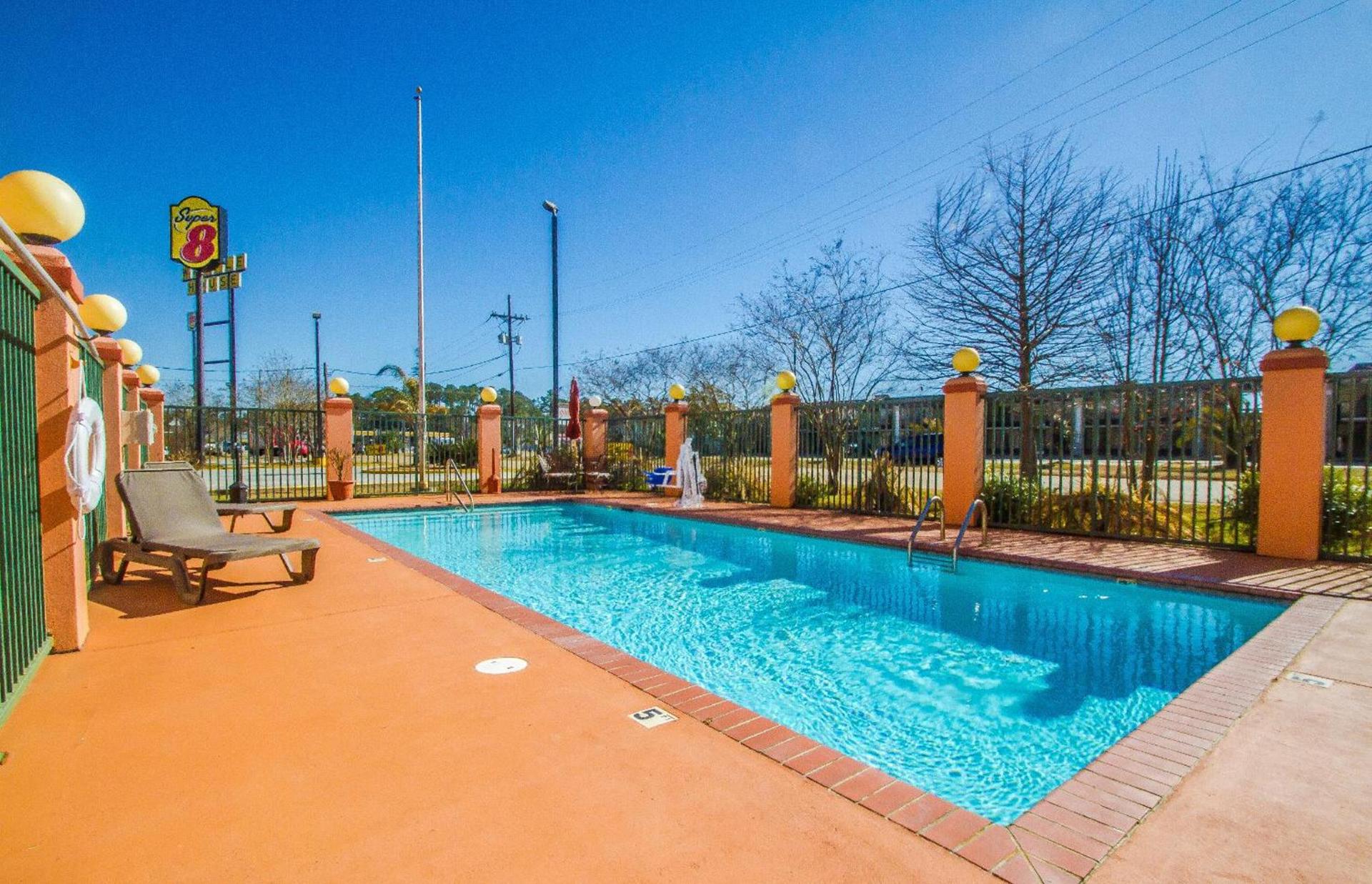 Super 8 by Wyndham Covington photo 16