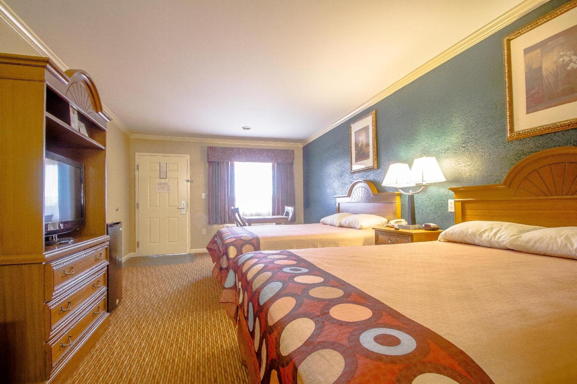 Super 8 by Wyndham Covington photo 17