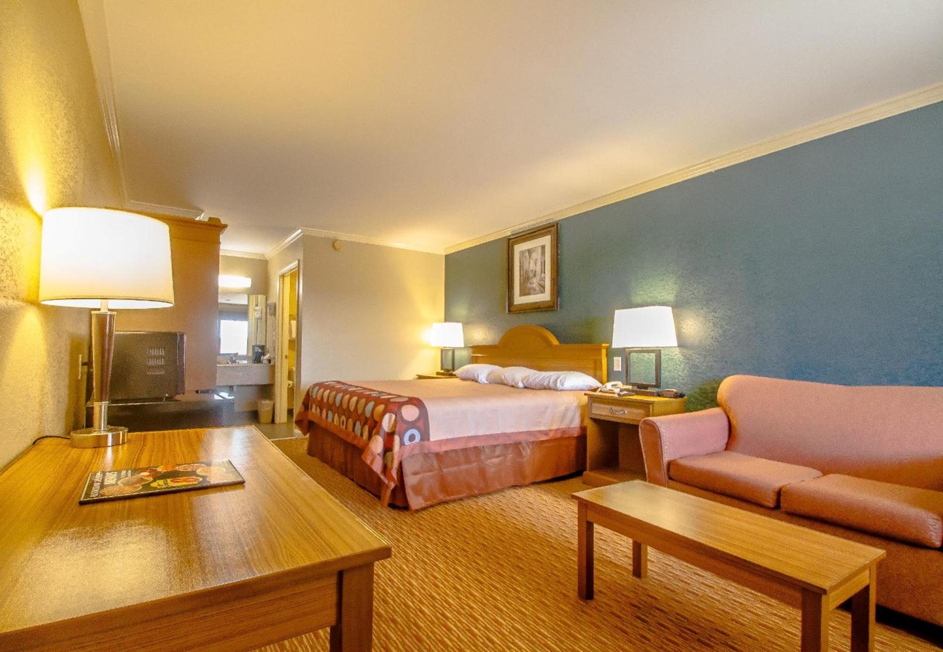 Super 8 by Wyndham Covington photo 18