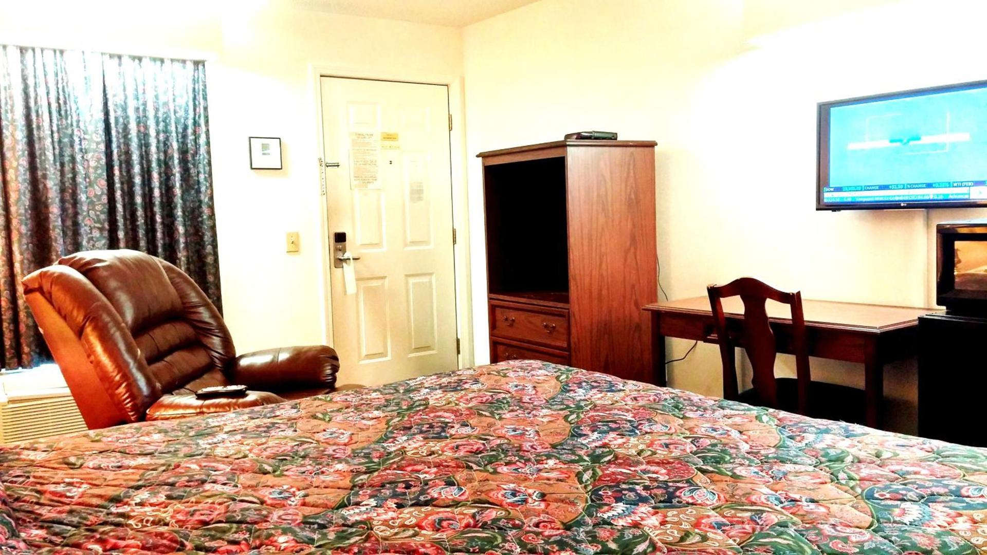 American Motel - Lenoir photo 54