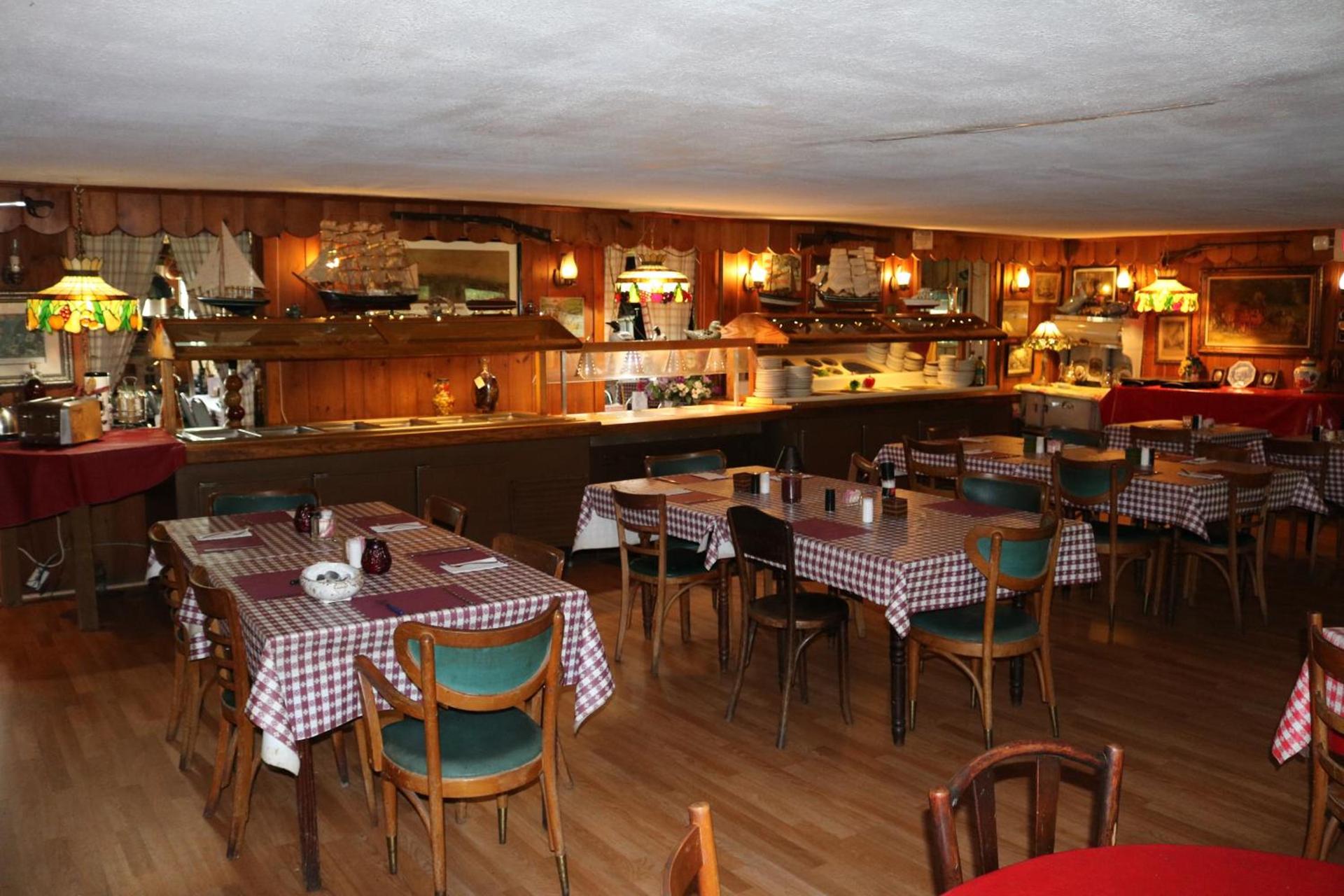 Colonial Inn photo 9