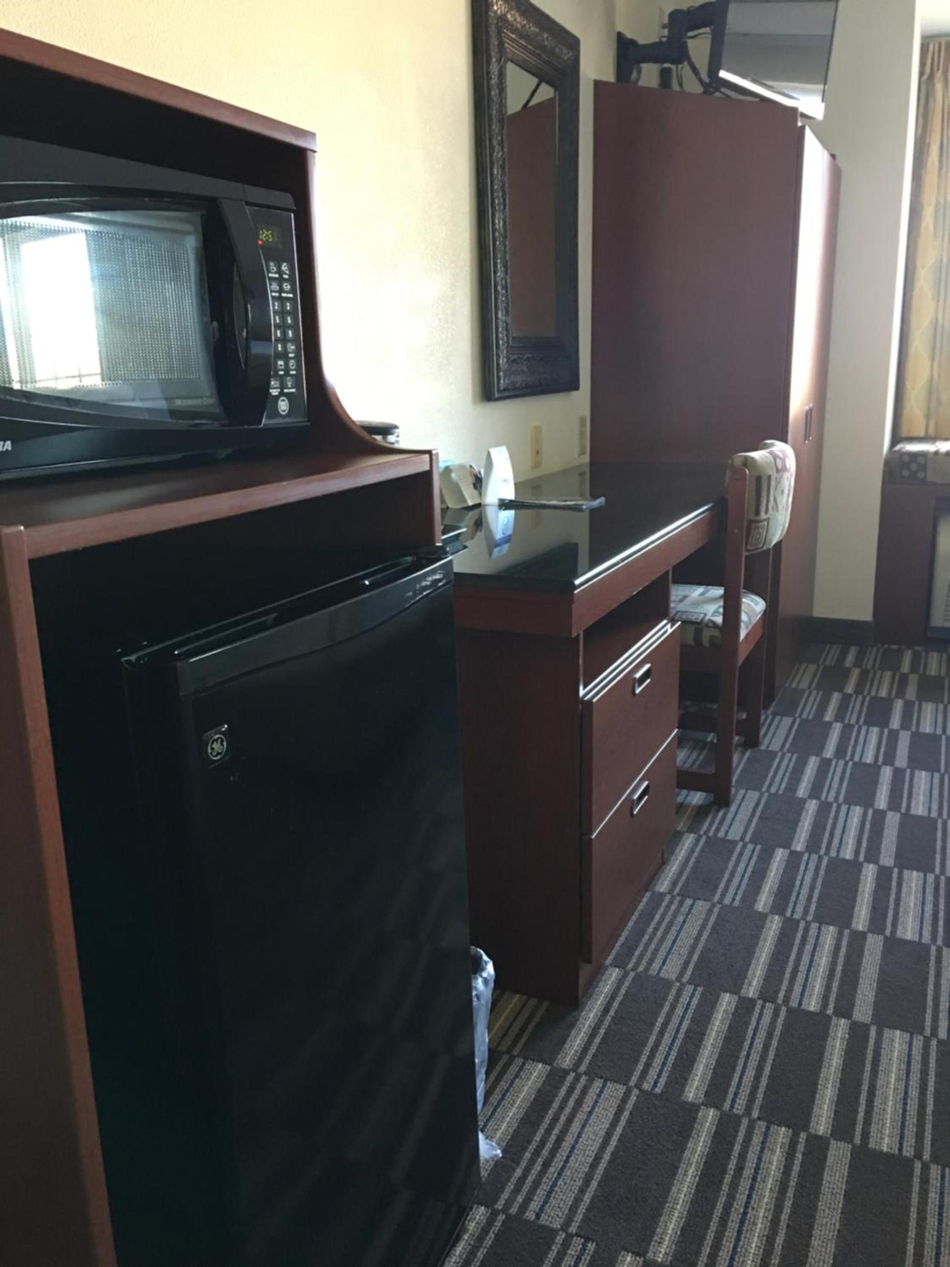Microtel Inn & Suites by Wyndham Indianapolis Airport photo 38