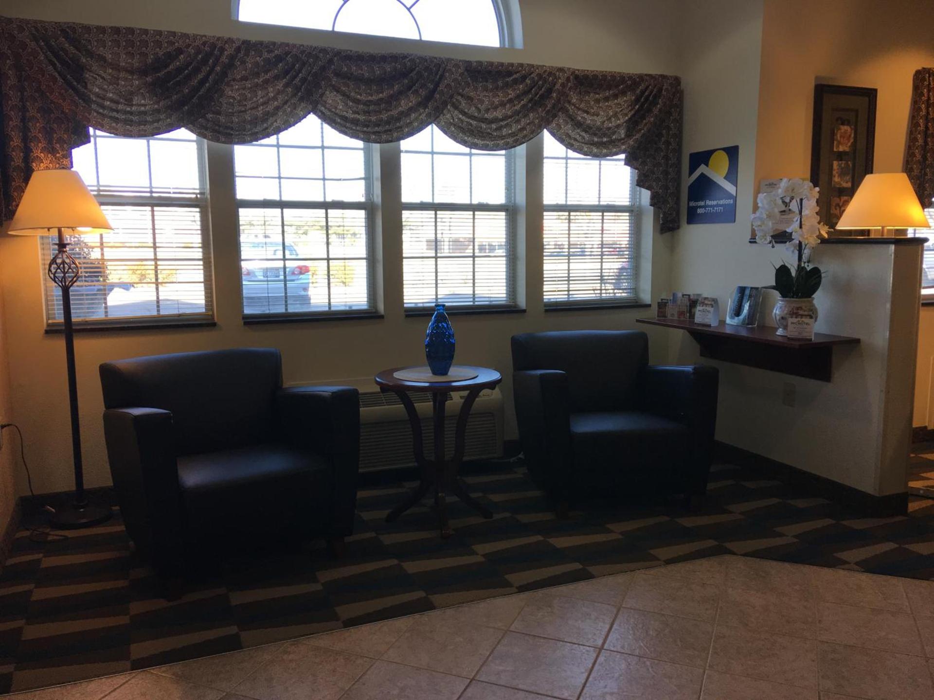 Microtel Inn & Suites by Wyndham Indianapolis Airport photo 24