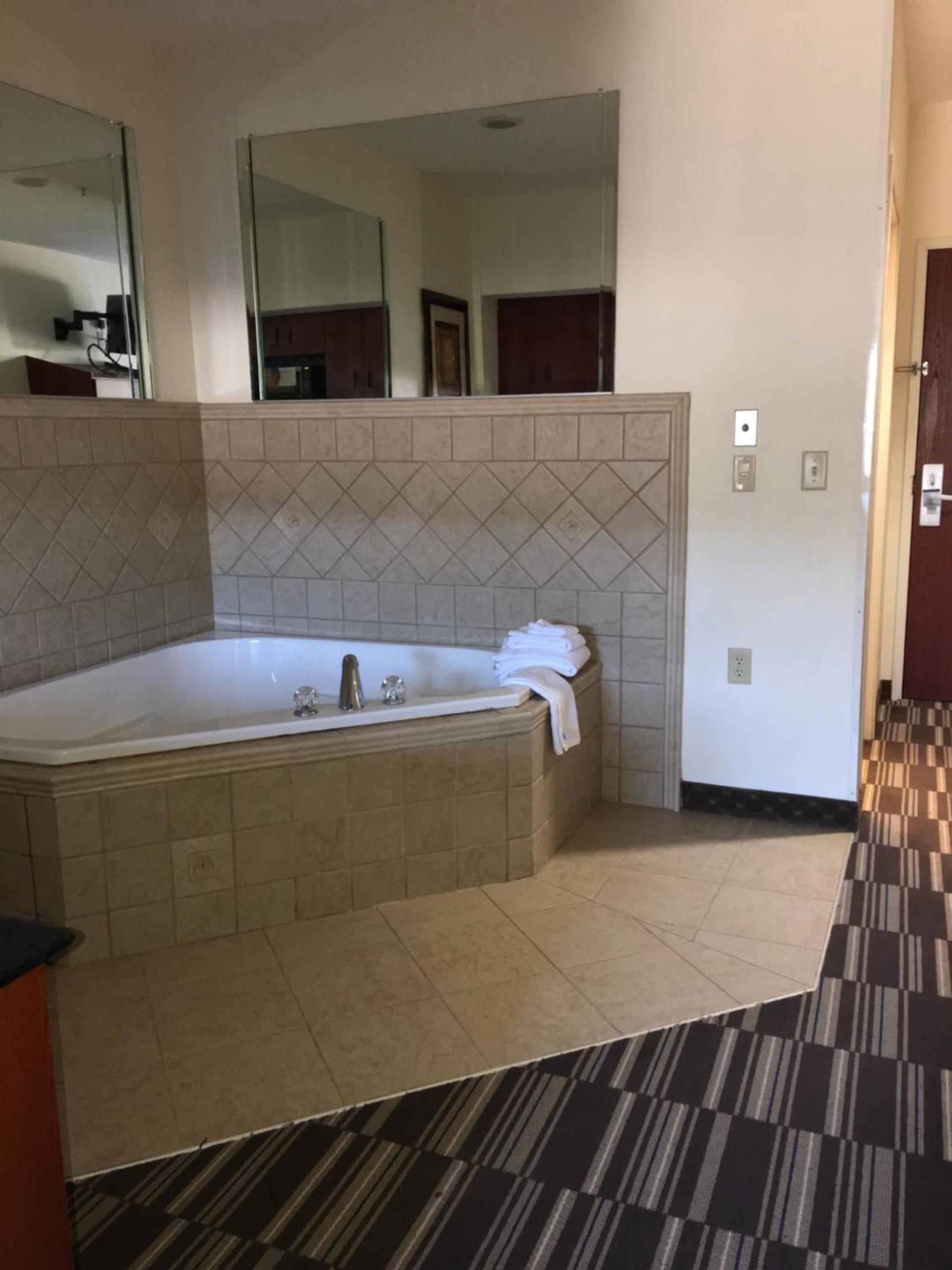 Microtel Inn & Suites by Wyndham Indianapolis Airport photo 30