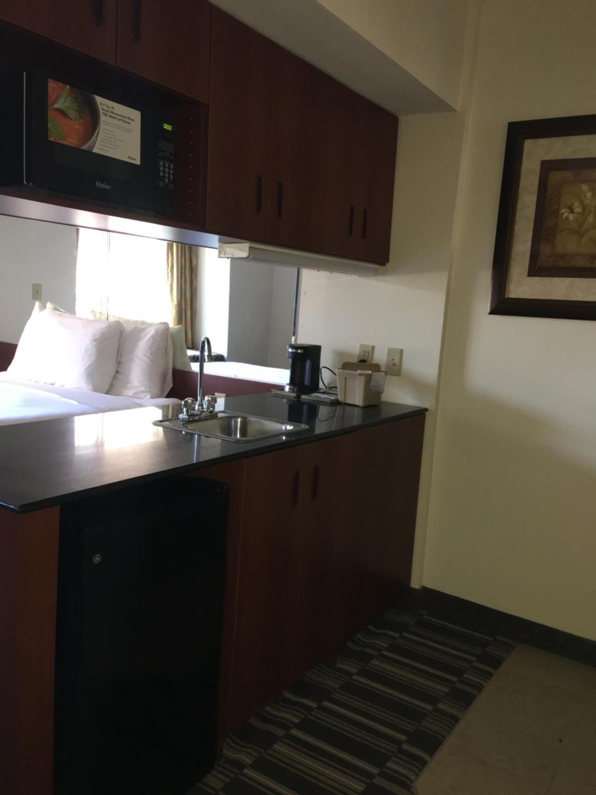 Microtel Inn & Suites by Wyndham Indianapolis Airport photo 31