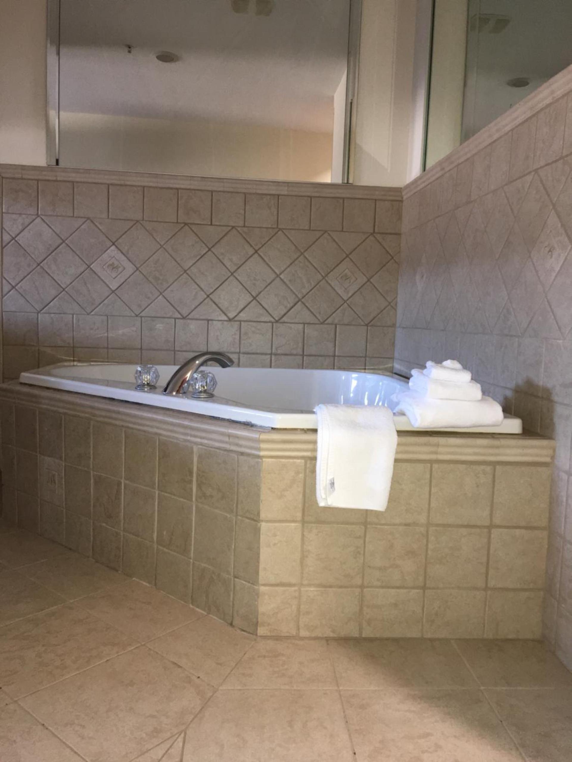 Microtel Inn & Suites by Wyndham Indianapolis Airport photo 32