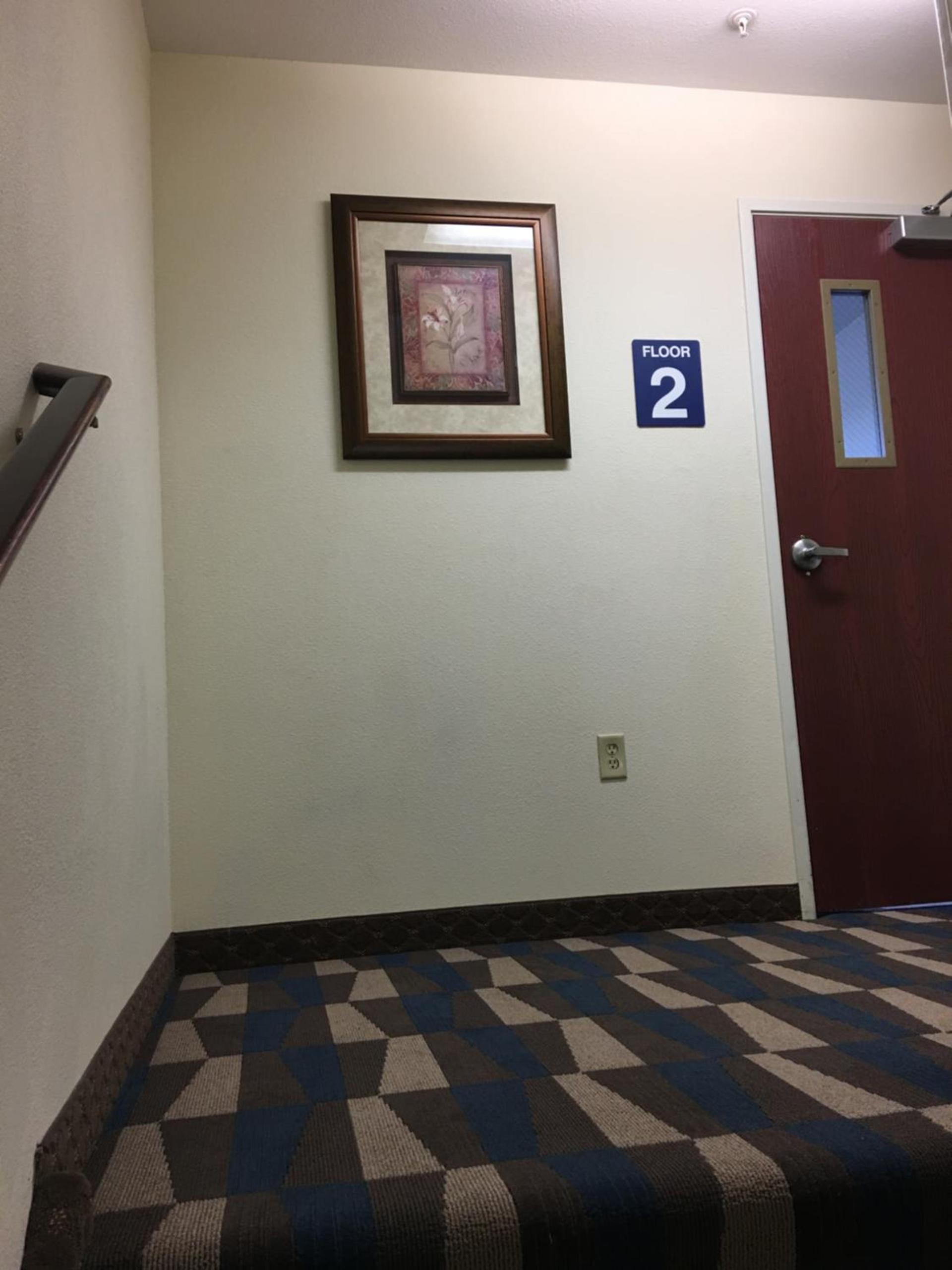 Microtel Inn & Suites by Wyndham Indianapolis Airport photo 34