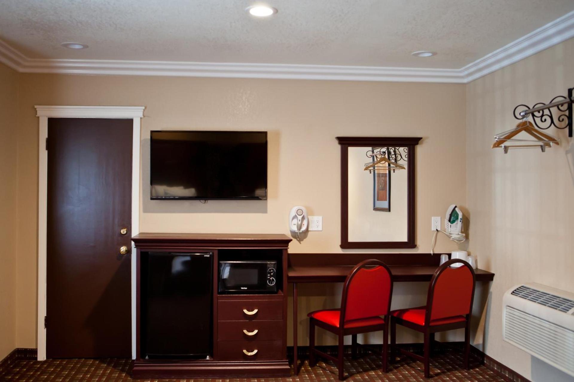 Budget Inn Anaheim near Disneyland Drive photo 34
