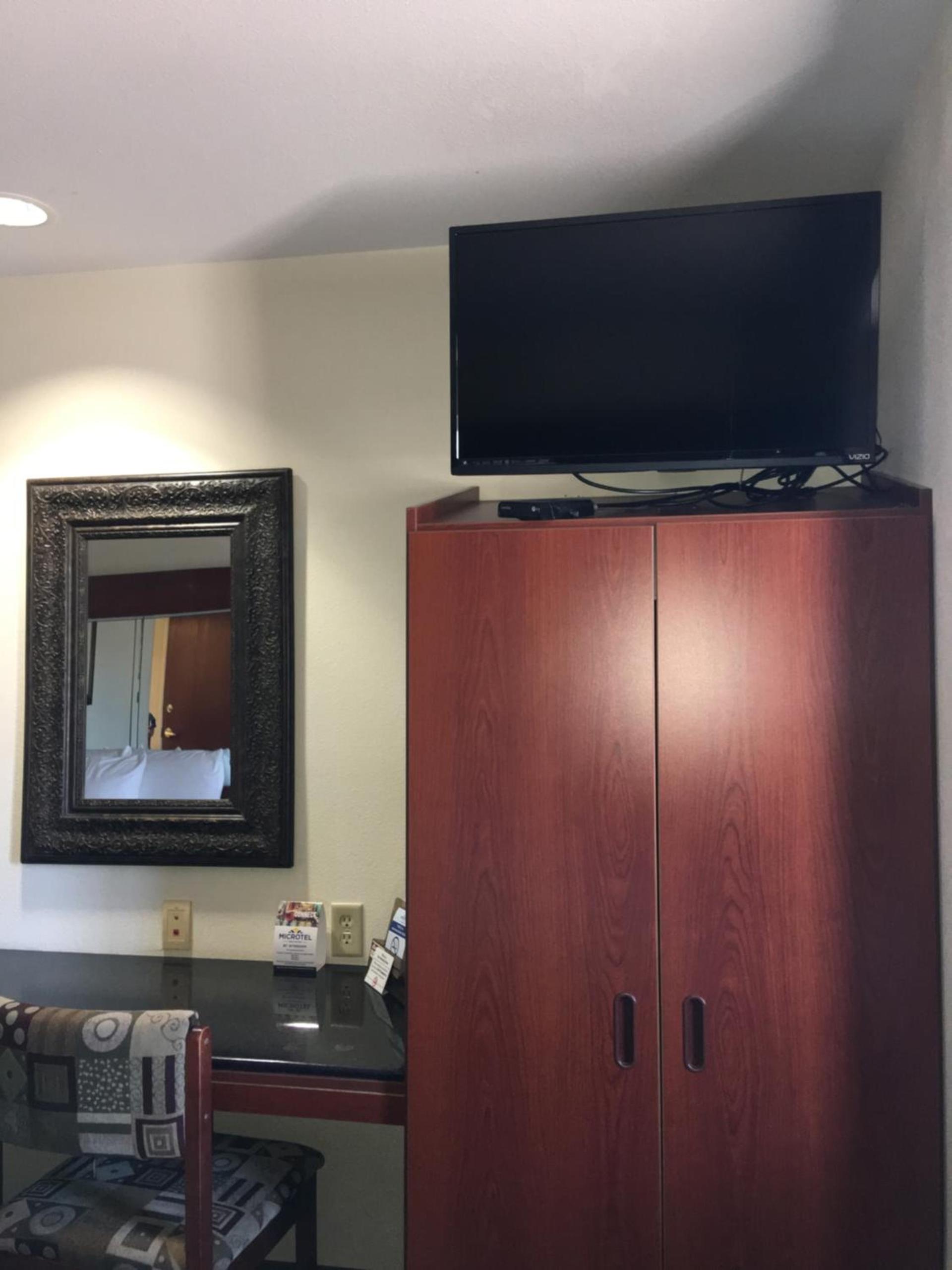 Microtel Inn & Suites by Wyndham Indianapolis Airport photo 19