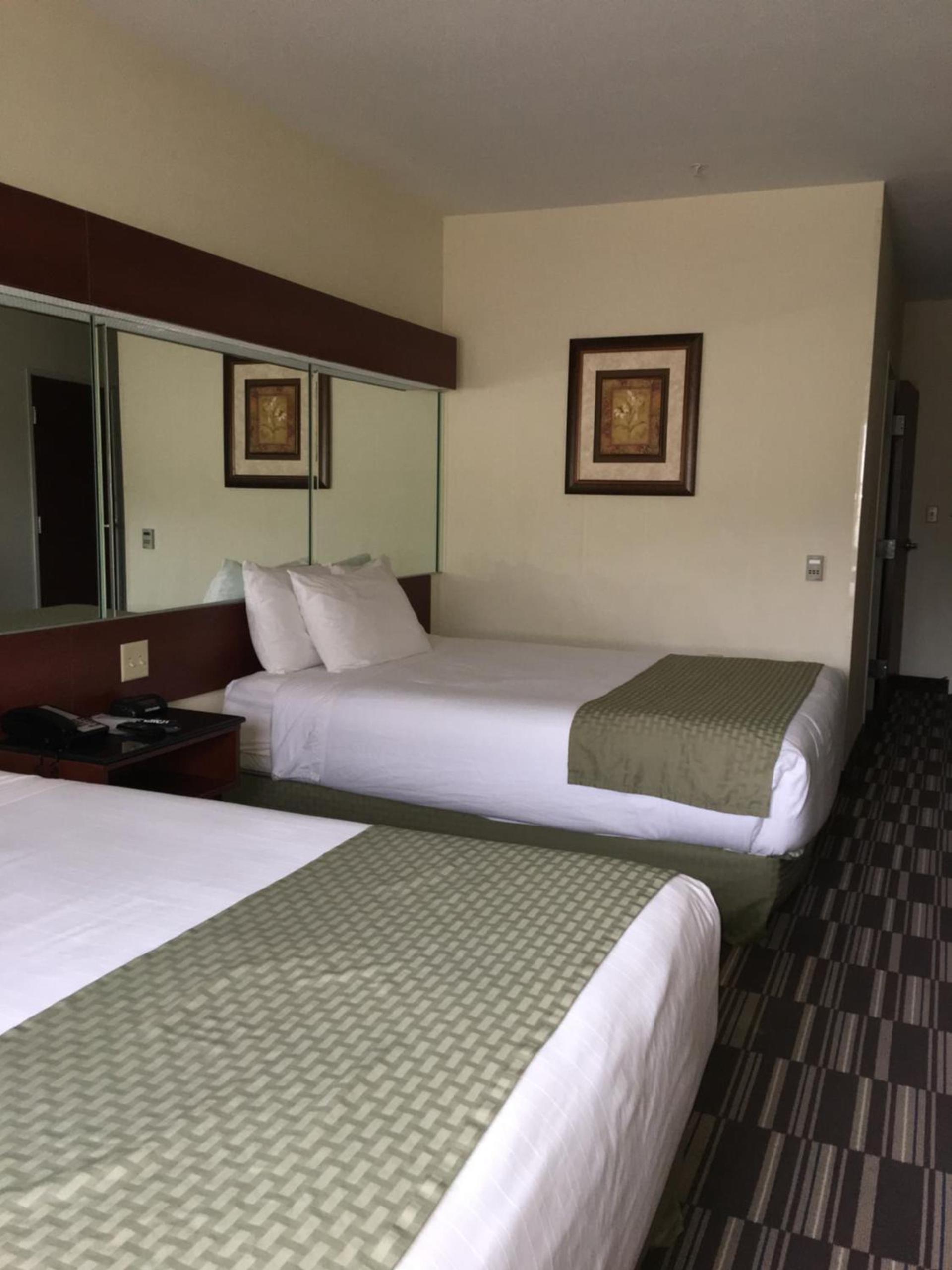 Microtel Inn & Suites by Wyndham Indianapolis Airport photo 15