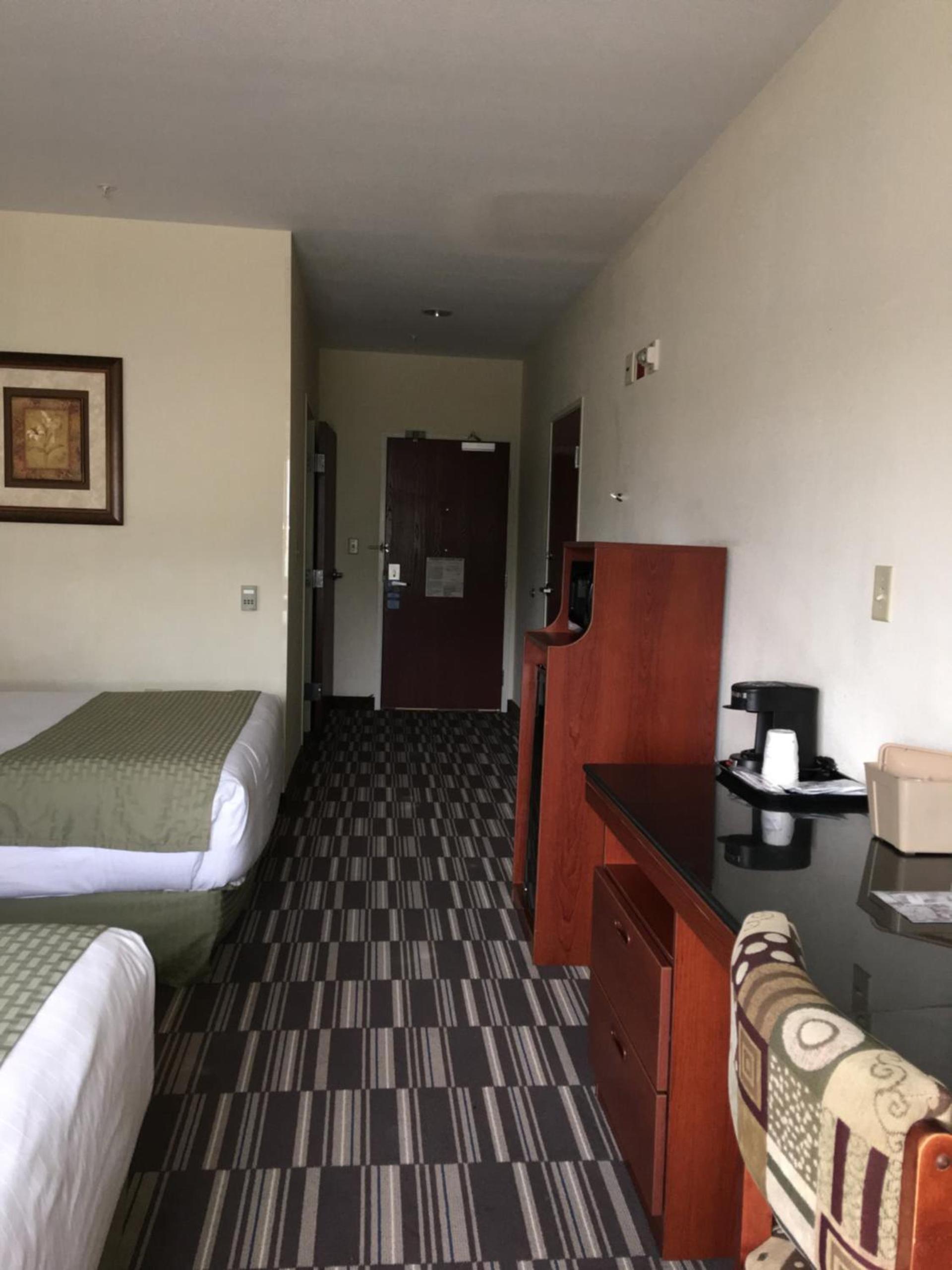Microtel Inn & Suites by Wyndham Indianapolis Airport photo 14