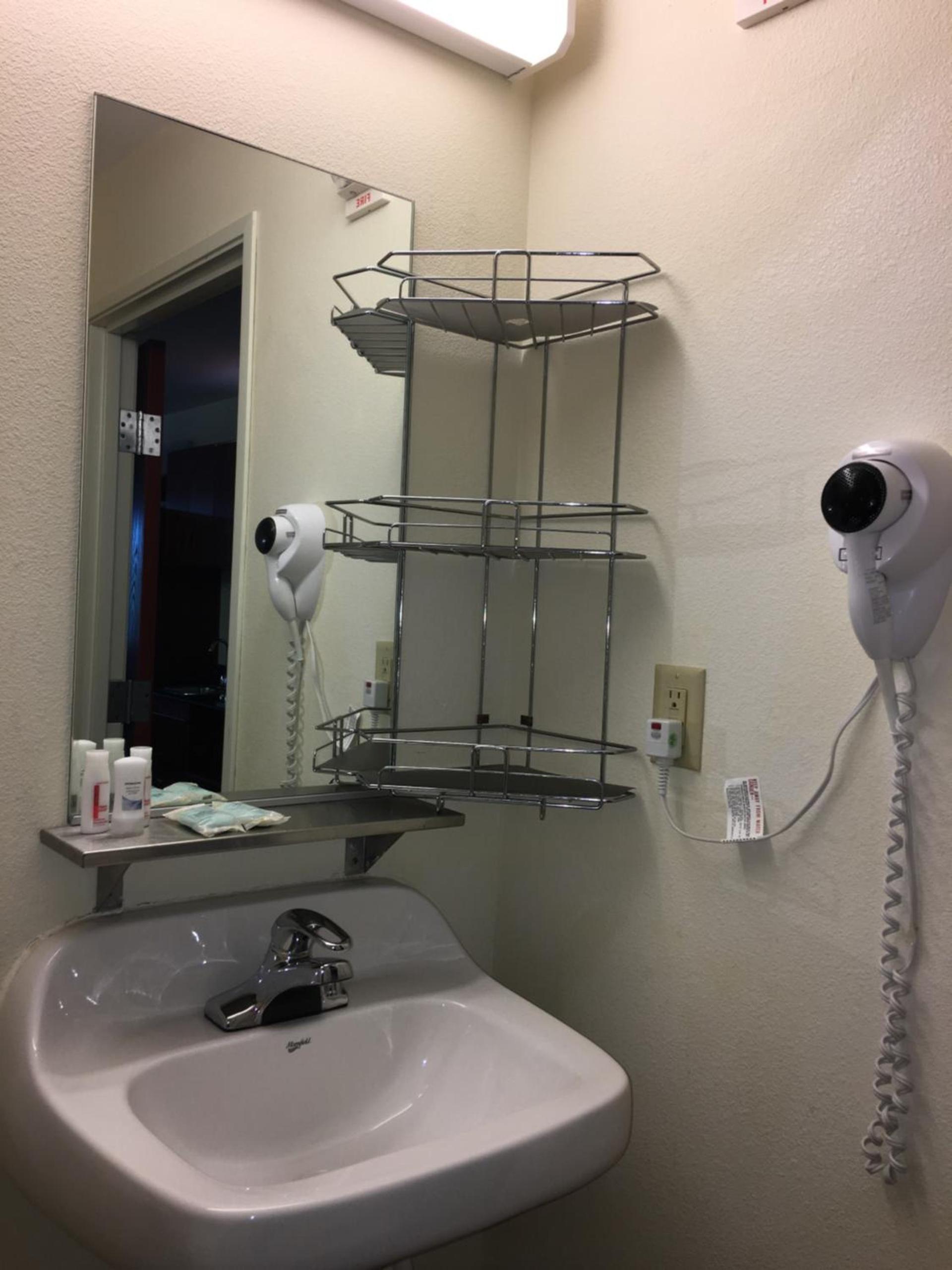 Microtel Inn & Suites by Wyndham Indianapolis Airport photo 7