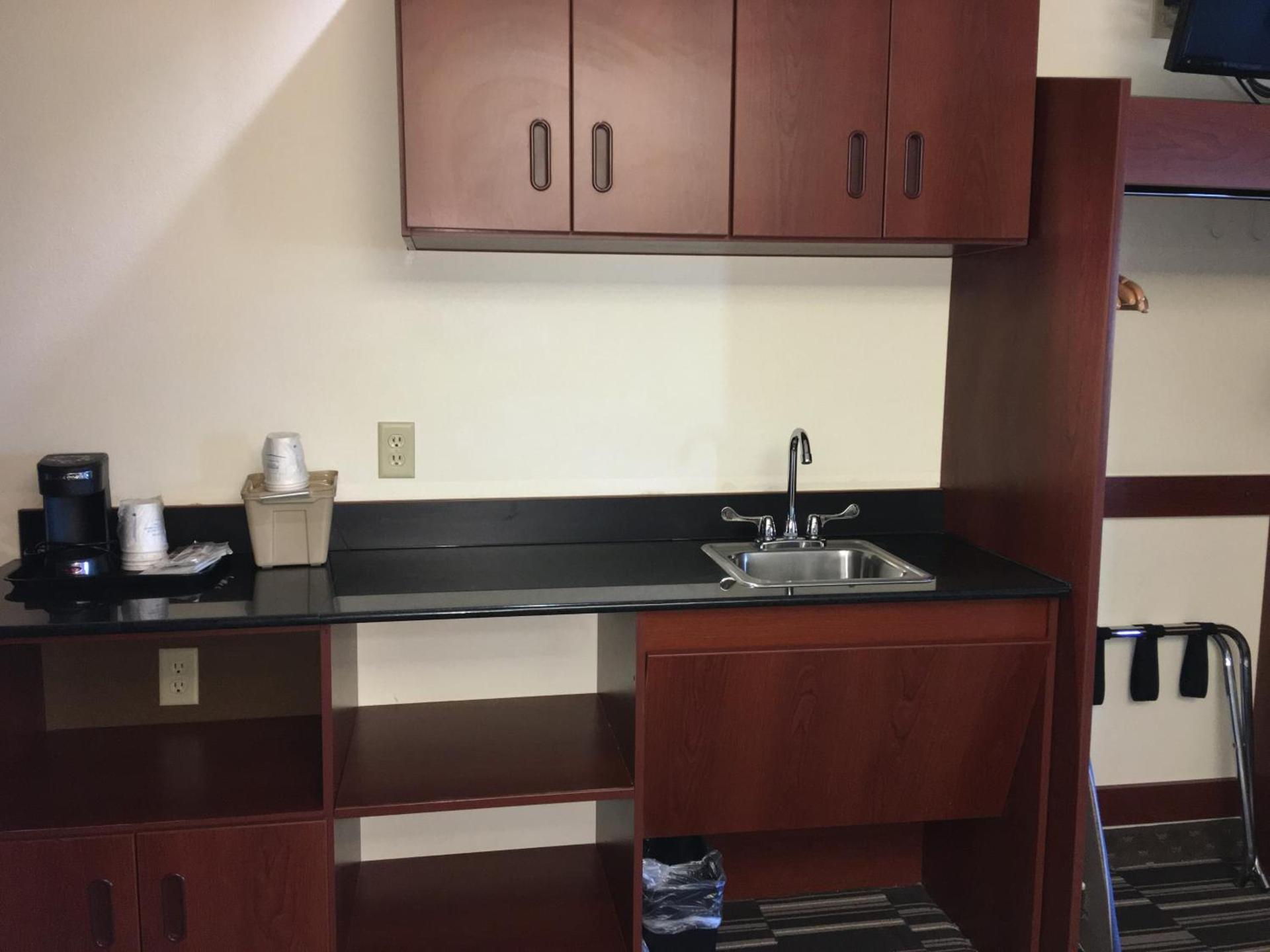 Microtel Inn & Suites by Wyndham Indianapolis Airport photo 12