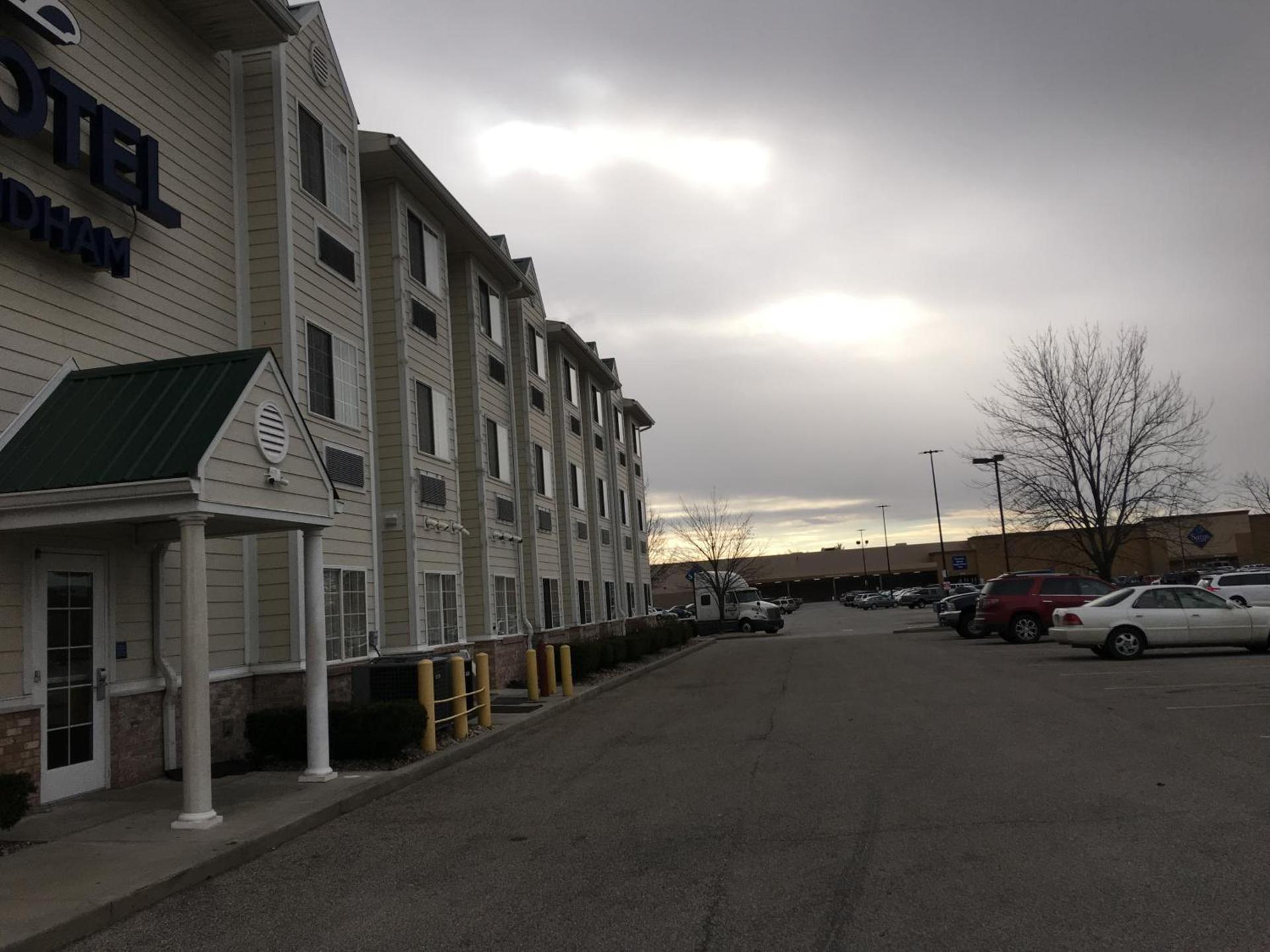 Microtel Inn & Suites by Wyndham Indianapolis Airport photo 5