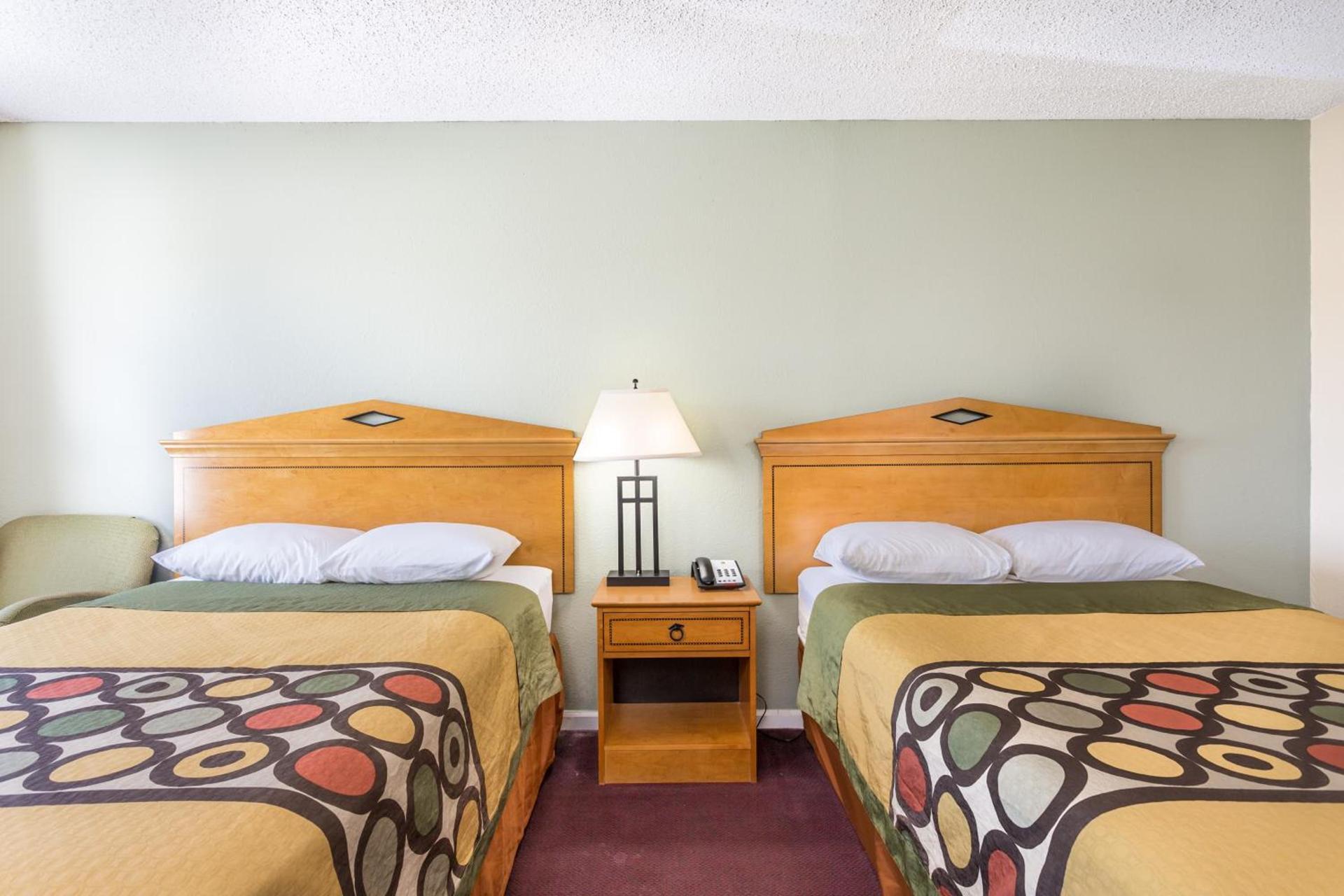 Super 8 by Wyndham Manning photo 24