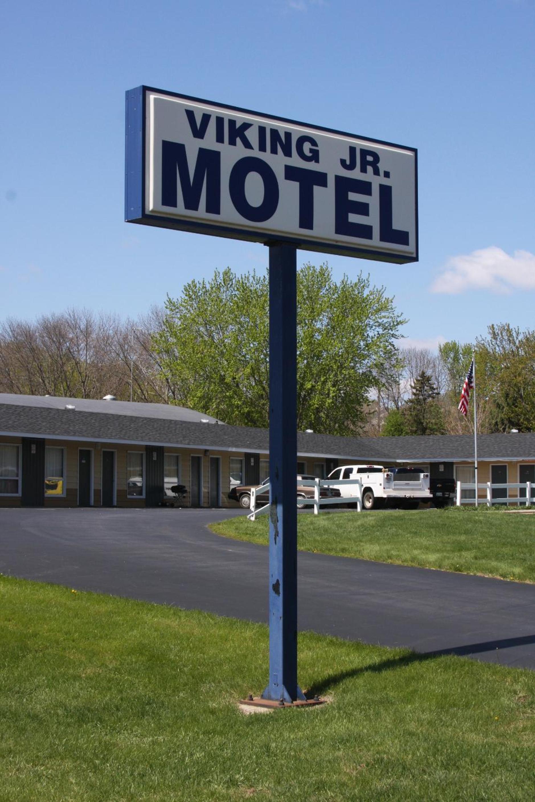 Viking Jr. Motel photo 9