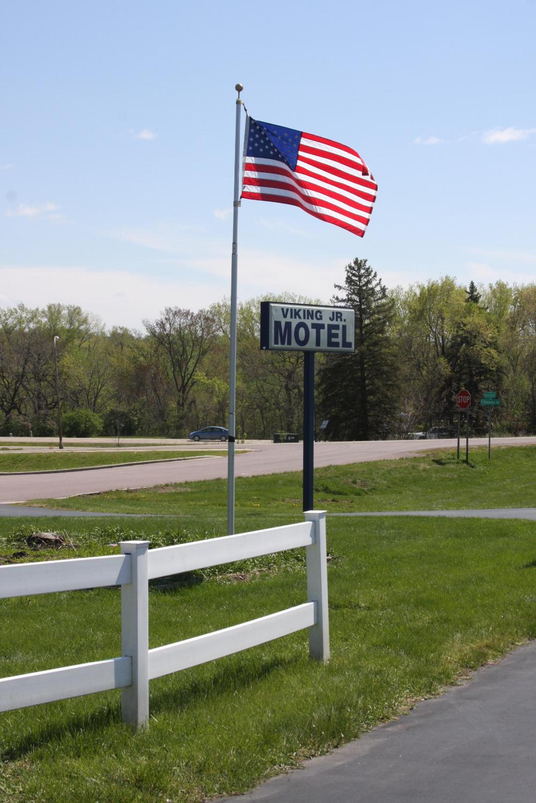Viking Jr. Motel photo 16
