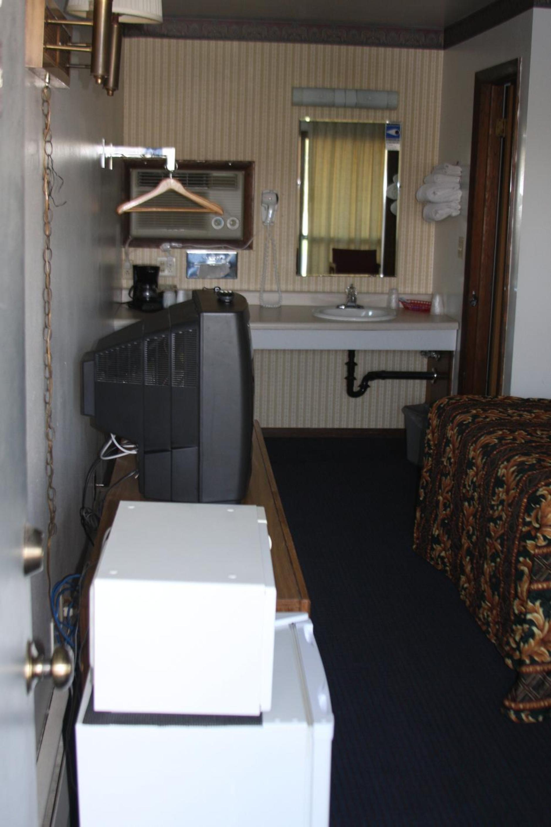 Viking Jr. Motel photo 17