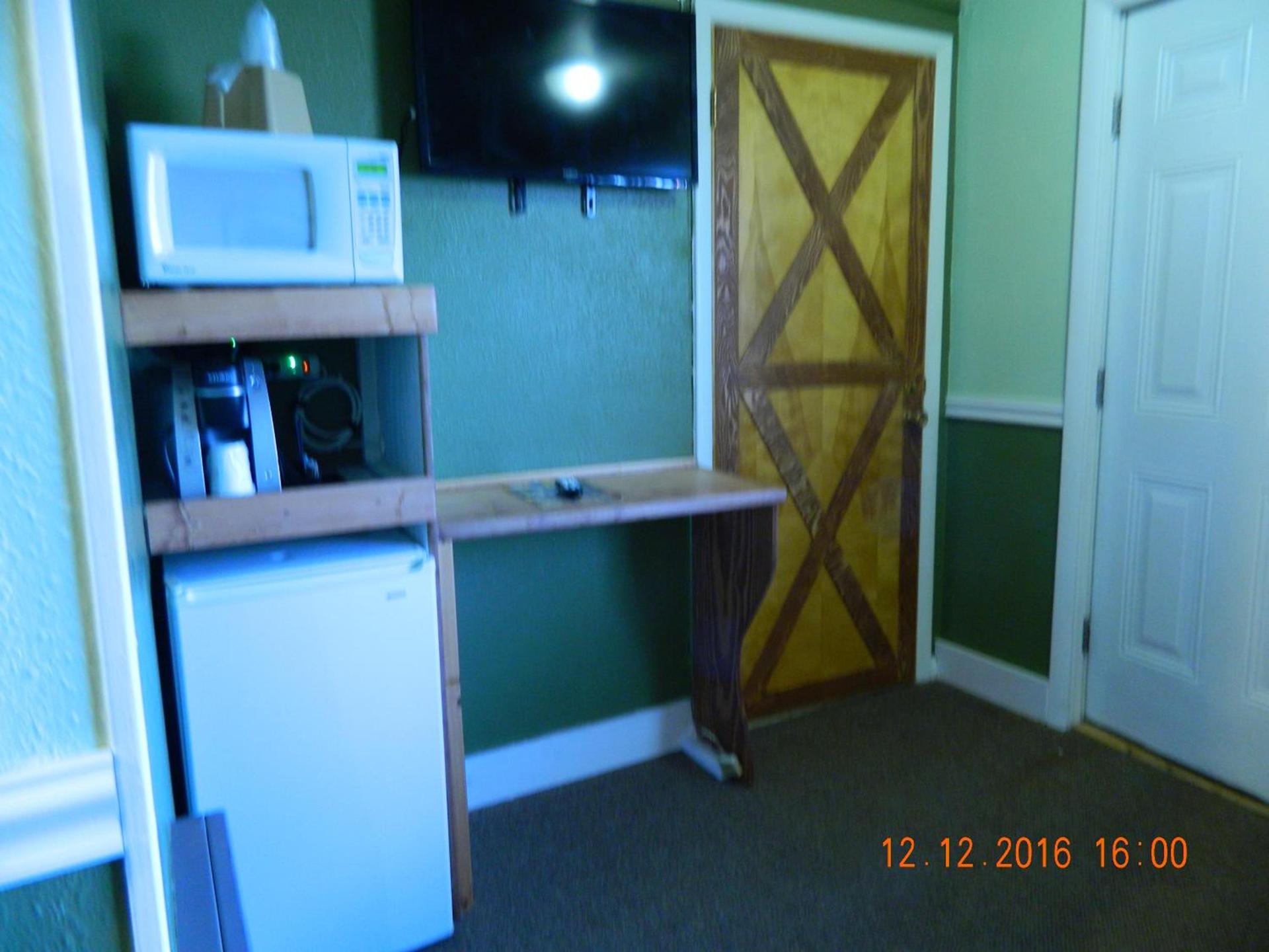 Country Motor Inn photo 57