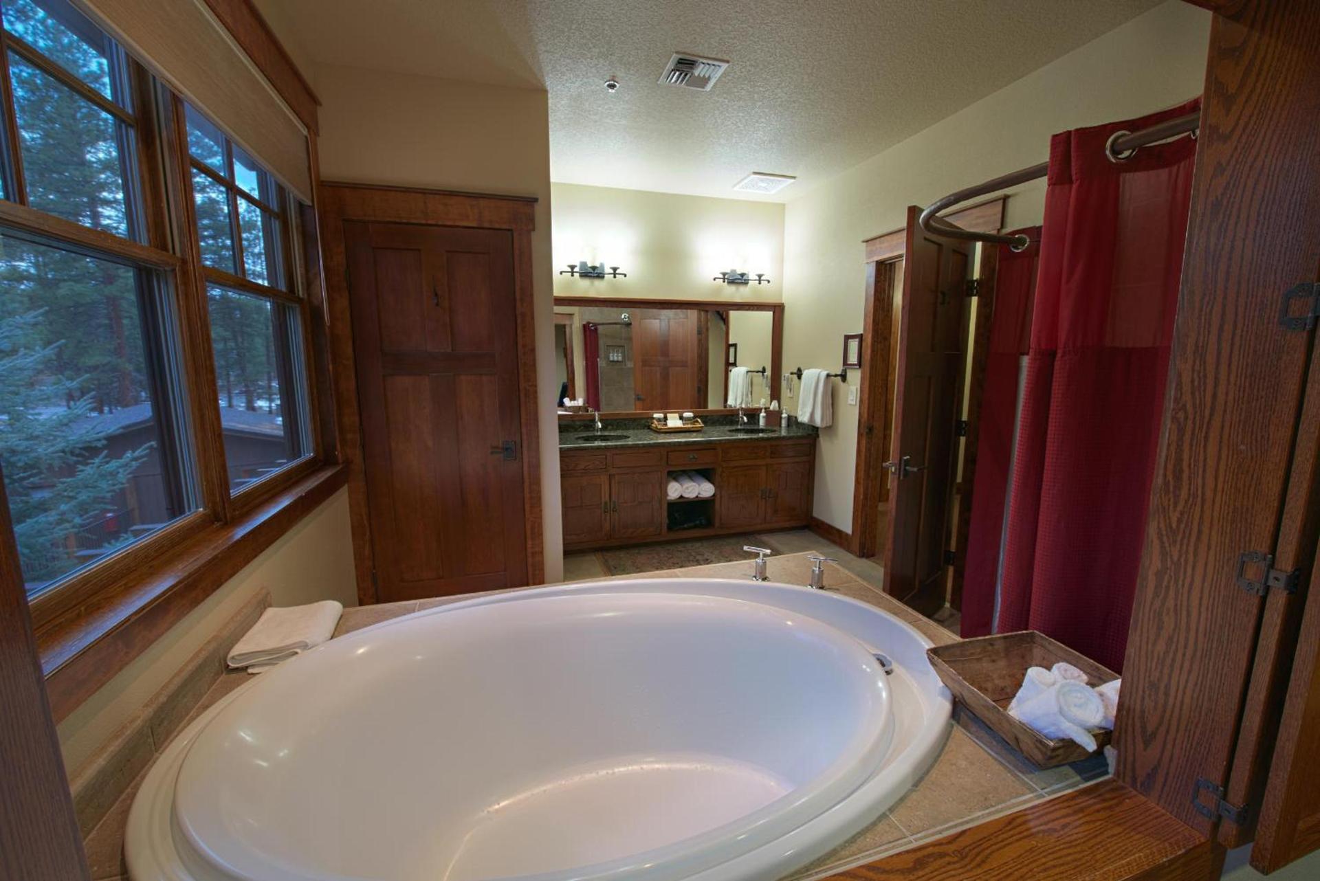 FivePine Lodge photo 63