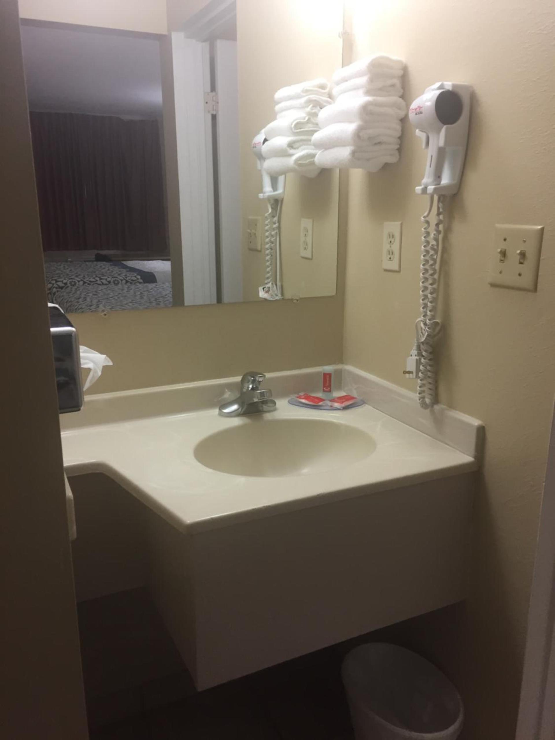 Econo Lodge I-40 Exit 286-Holbrook Holbrook photo 17
