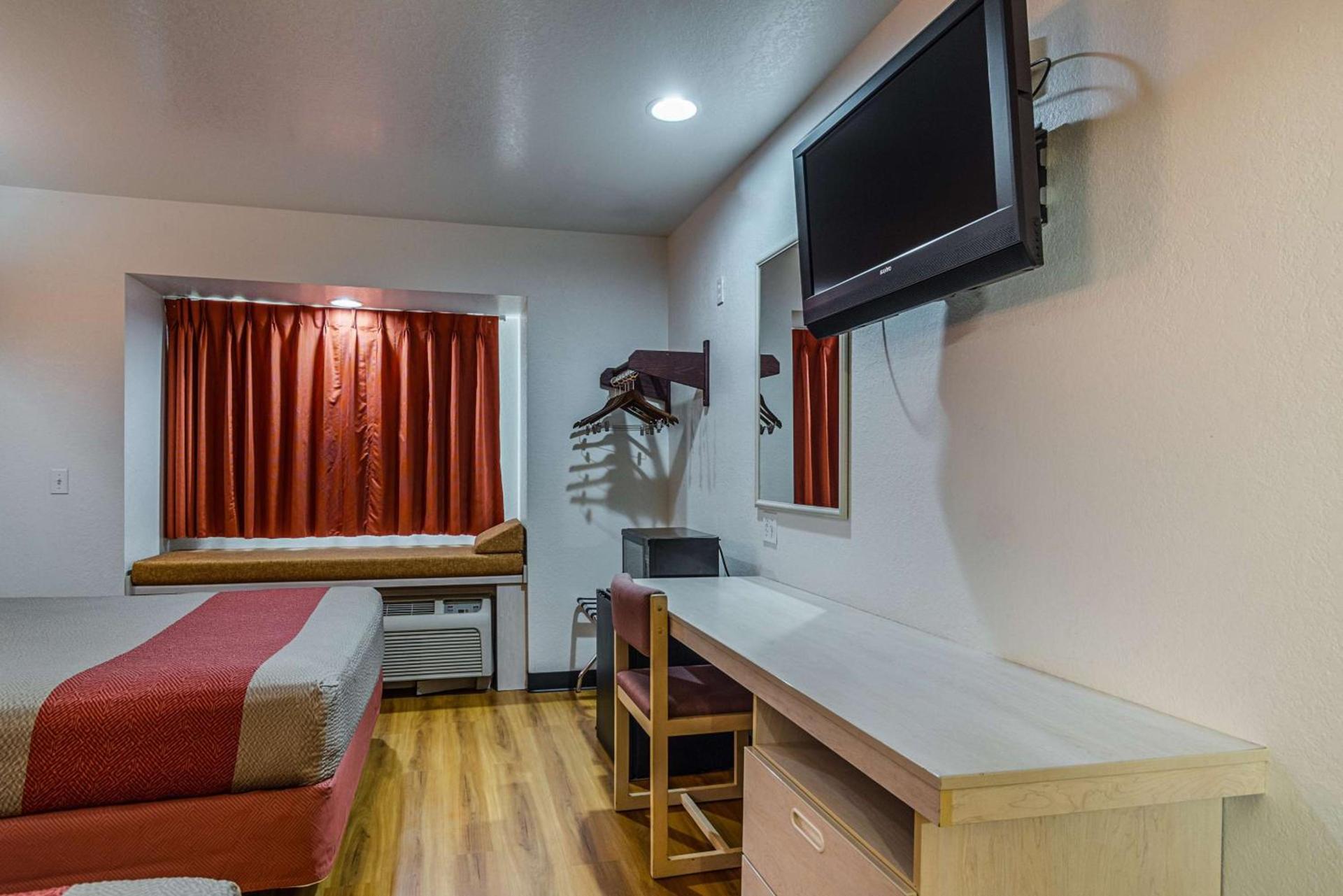 Motel 6-Mcalester, OK photo 12